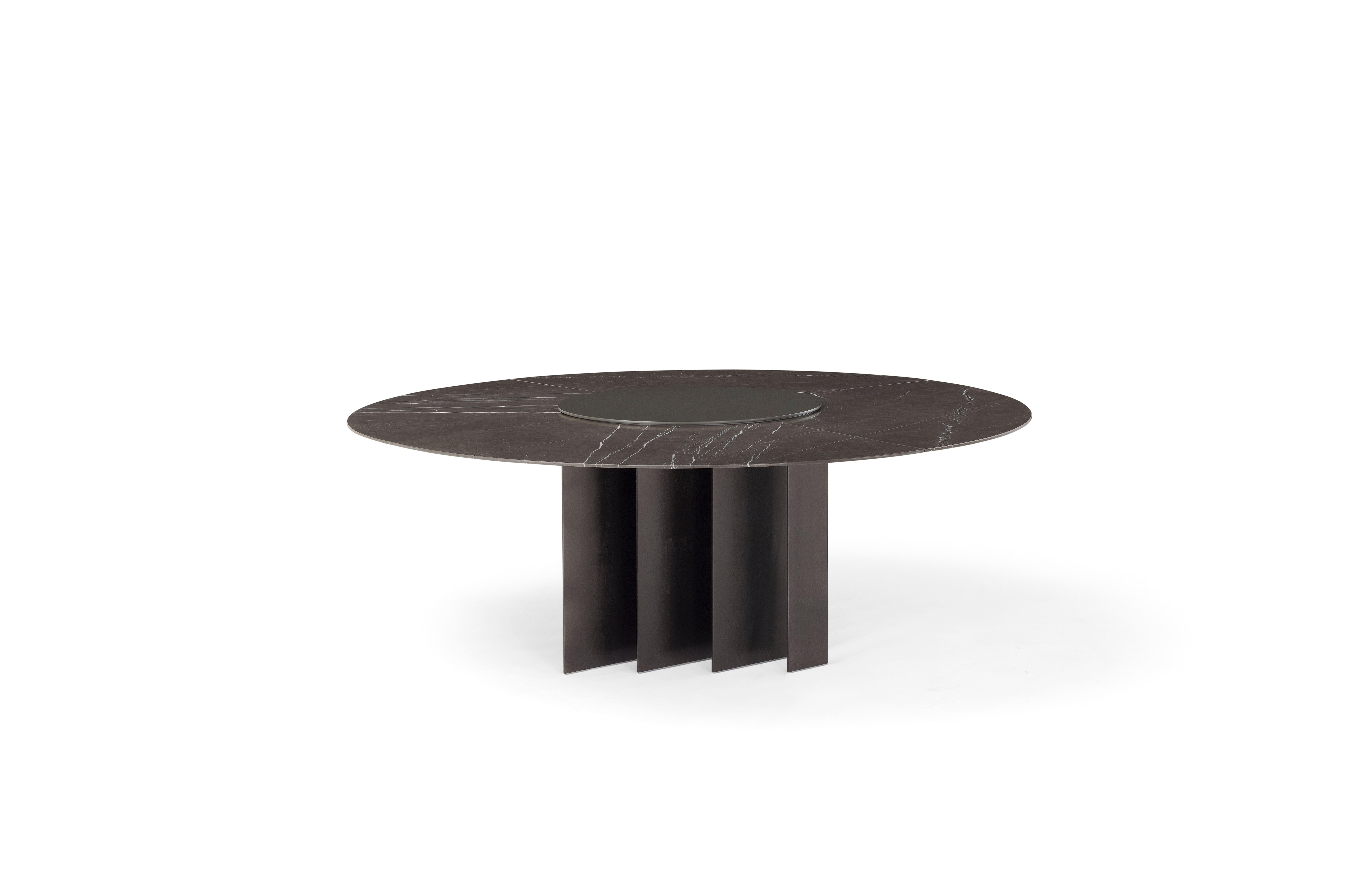 Exilis table with metal feet and black marble top.