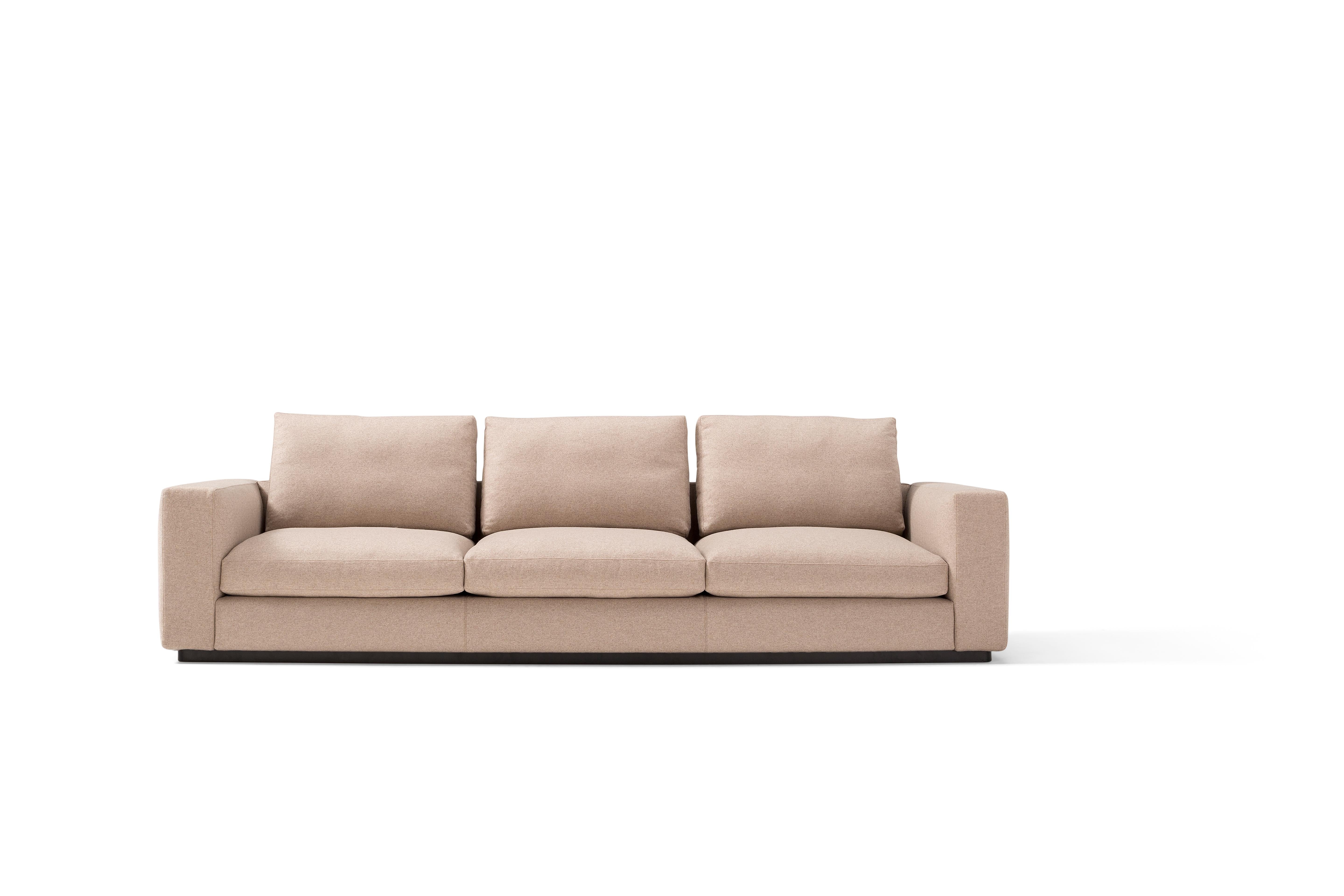 Fripp is a seating system created by the aggregation of geometric volumes defined by a high level of comfort. A precise concept that translates into a coherent and timeless design, in a perfect balance between design and comfort: the cozy seats