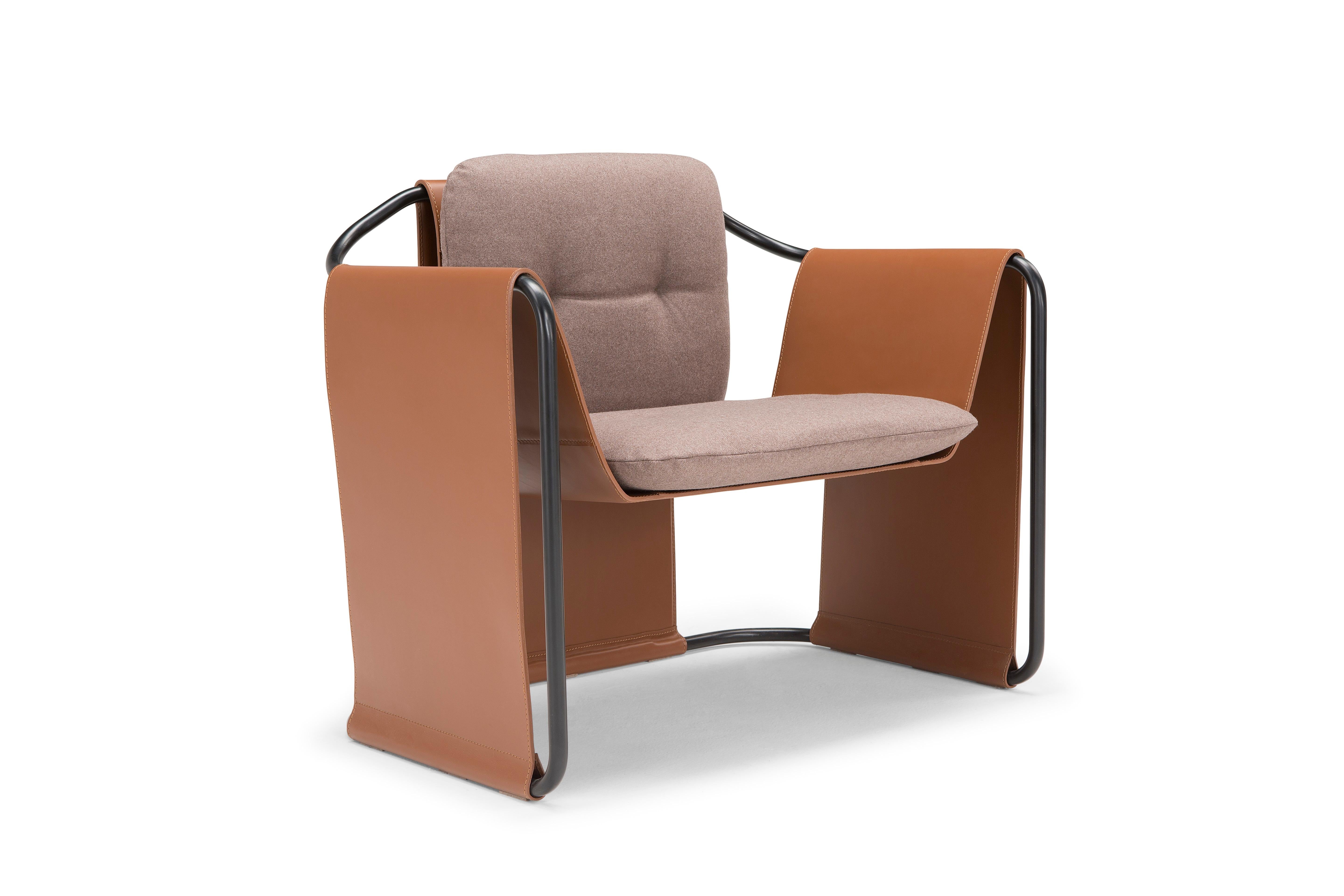 Kimono is an elegant armchair, made of two elements: a tubular metal structure and leather coverage. The essence of the design is where the original personality of Kimono originates, as seen in the craftsmanship of the cover and the attention to