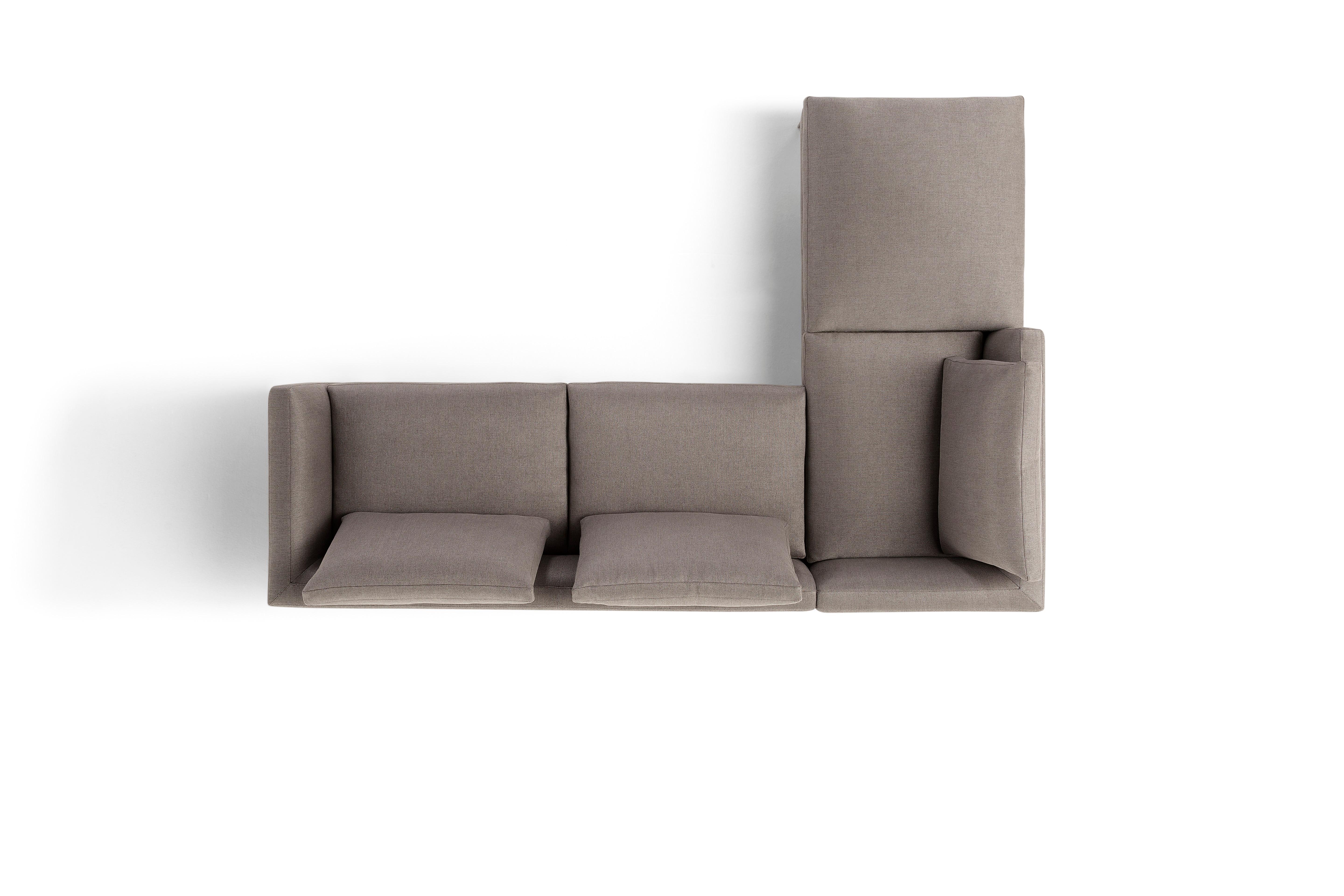 Contemporary Amura 'Leonard' Chaise Lounge Sofa in Gray Fabric by Emanuel Gargano For Sale