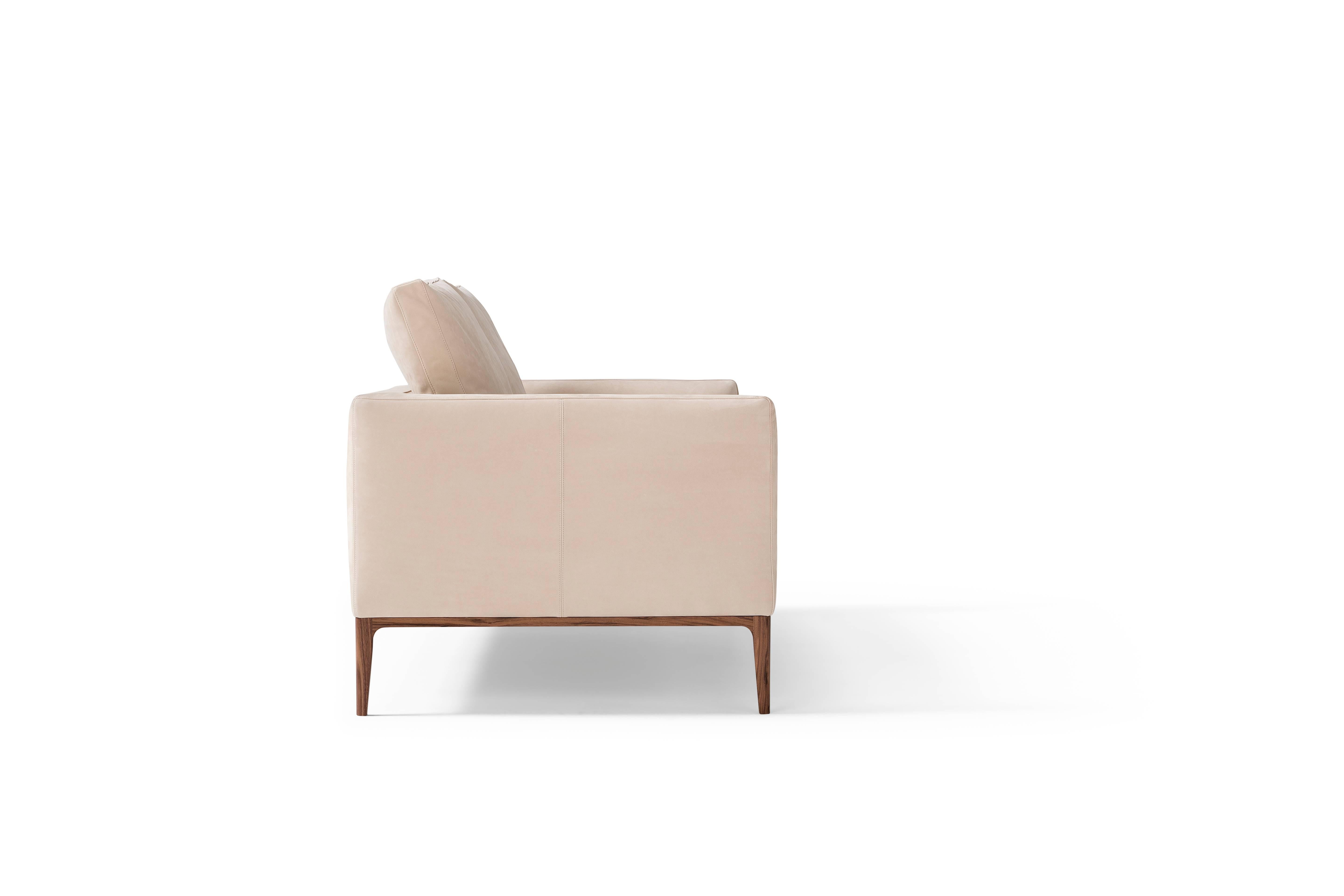 Leonard loveseat

Leonard is a seating system created by the aggregation of geometric volumes defined by an elegant silhouette. A continuous line draws the outline of seats, backrests and armrests that can accommodate soft and fluffy pillows. A