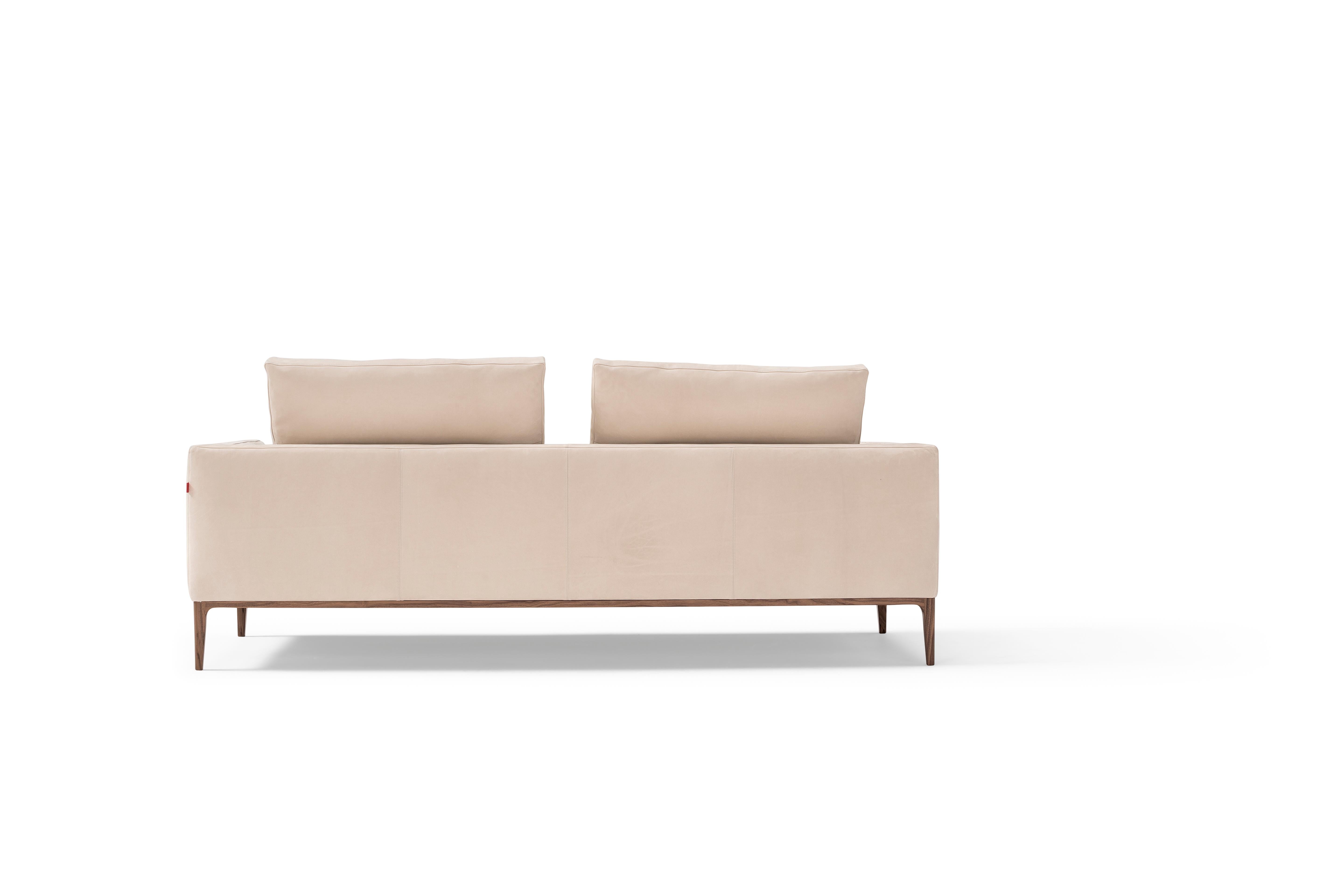 Modern Amura 'Leonard' 2-Seat Sofa in Cream Leather and Wood Legs by Emanuel Gargano For Sale