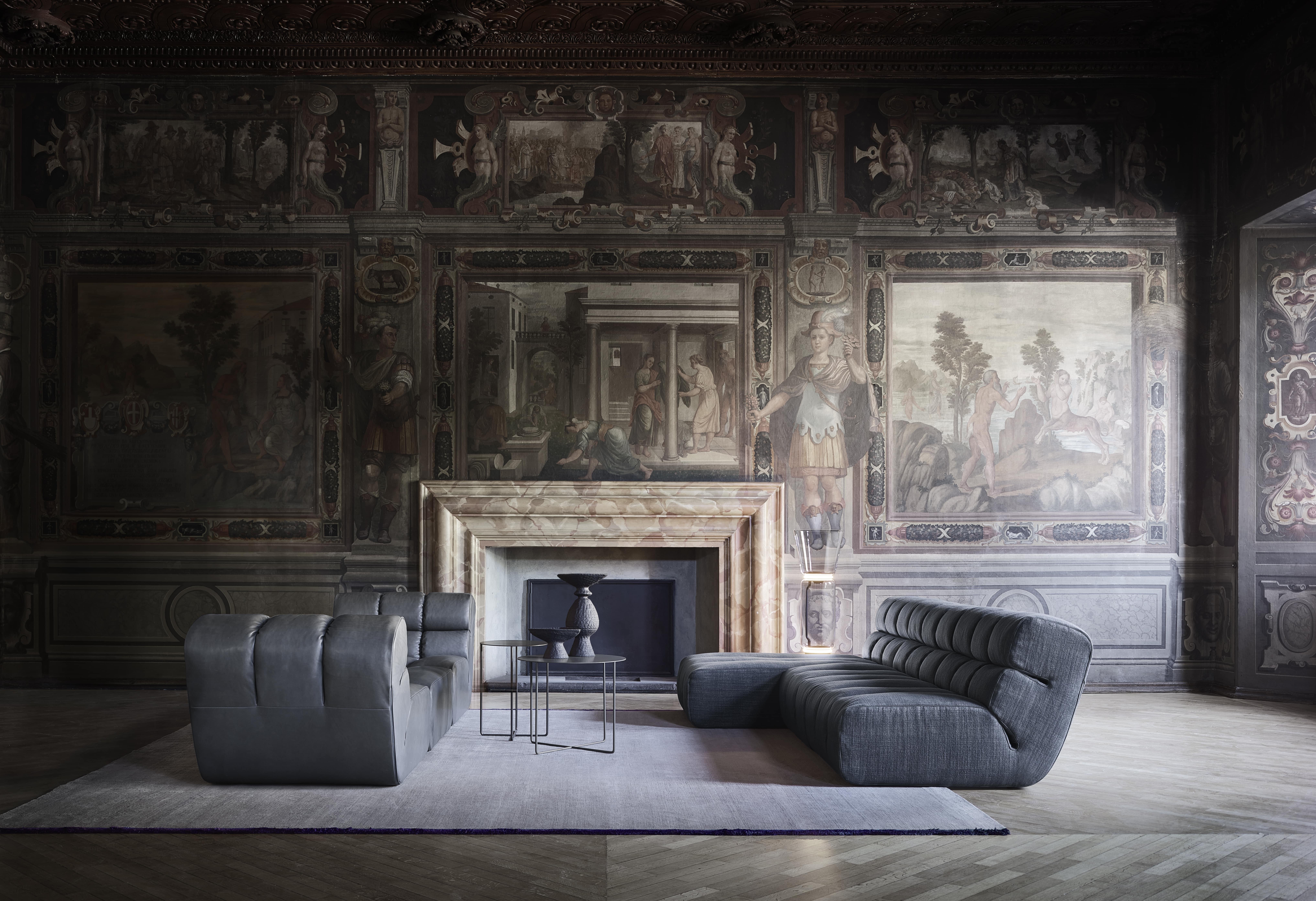 Amura introduces the new “living concept” designed by Emanuel Gargano: Palmo. Not just a sofa, but its new and deeper interpretation, which has the goal to give back to the living room, in its form and concept, its primary function inside the house.