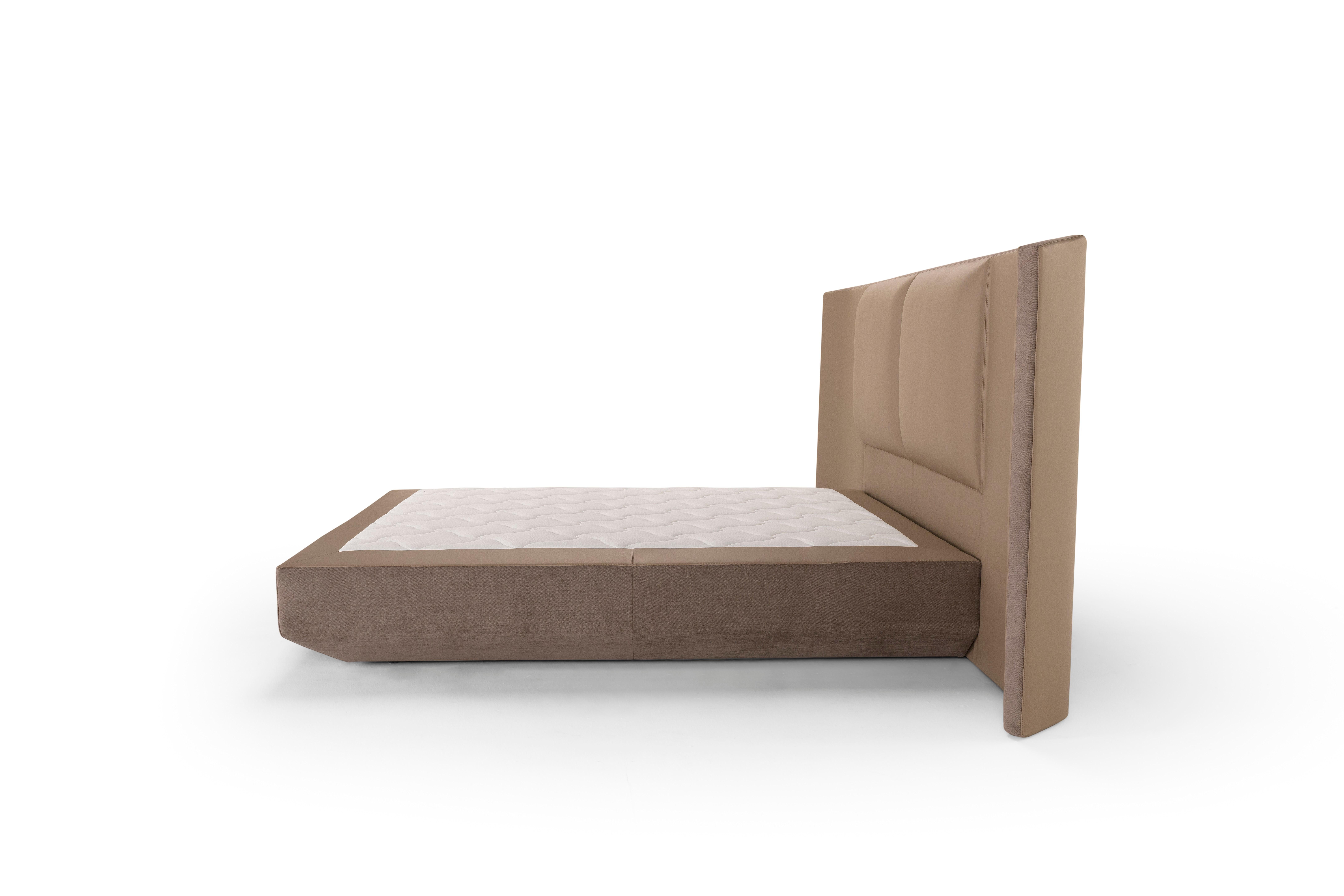 Modern Amura Panis Bed in Grey Leather by Emanuel Gargano For Sale