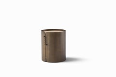 Petite table basse "Setacci" d'Amura avec cadre en bois foncé et plateau en métal