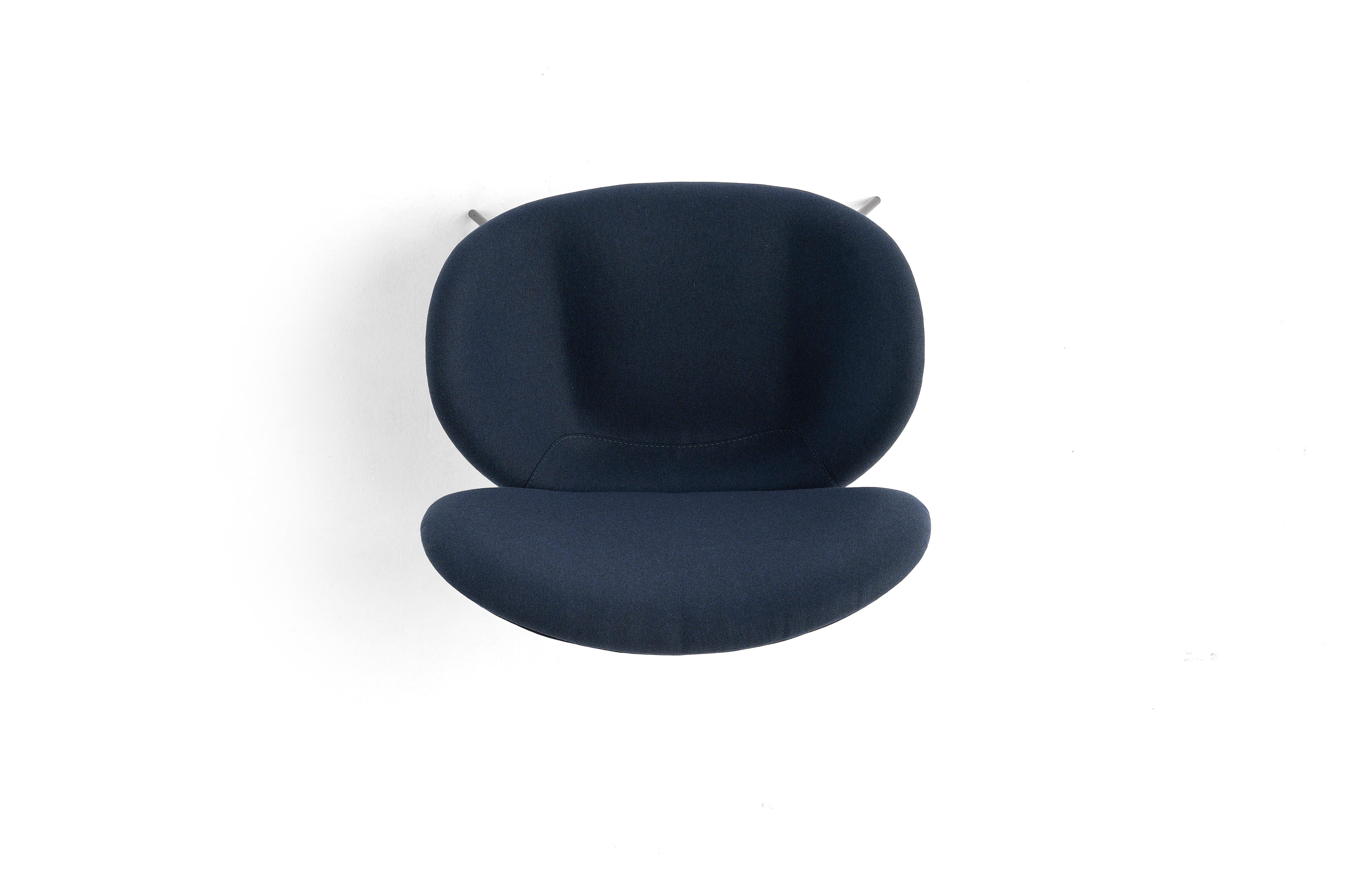 Amura 'Uchiwa' Chair in Blue Fabric by Andrea Quaglio & Manuela Simonelli In New Condition For Sale In GRUMO APPULA (BA), IT