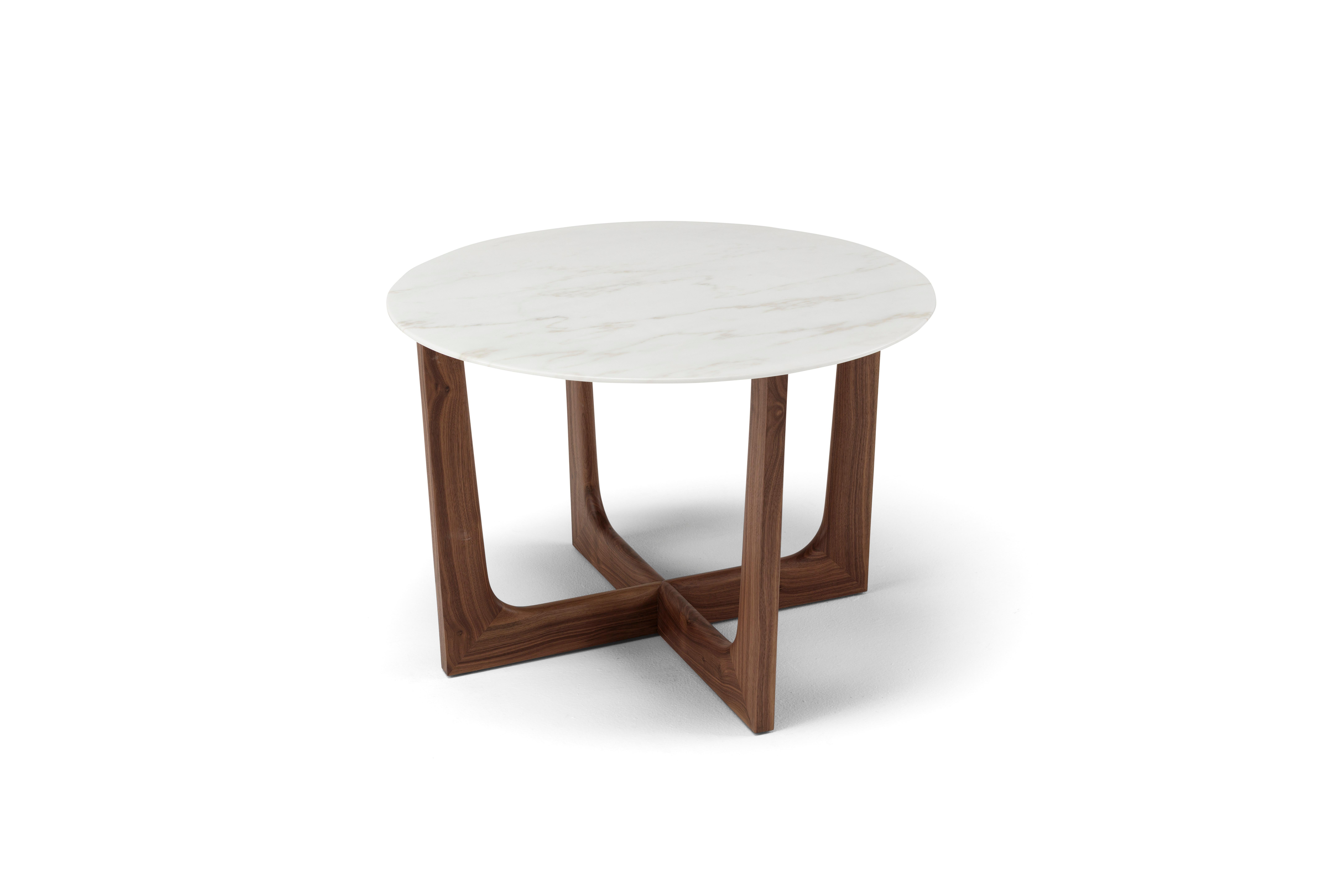 Vesta is a collection of coffee tables with wooden structures and marble tops.
Their fresh and contemporary design reveals another side of the Amura brand, that
dedicated to the ongoing research, to keep up with the spirit of the time, without