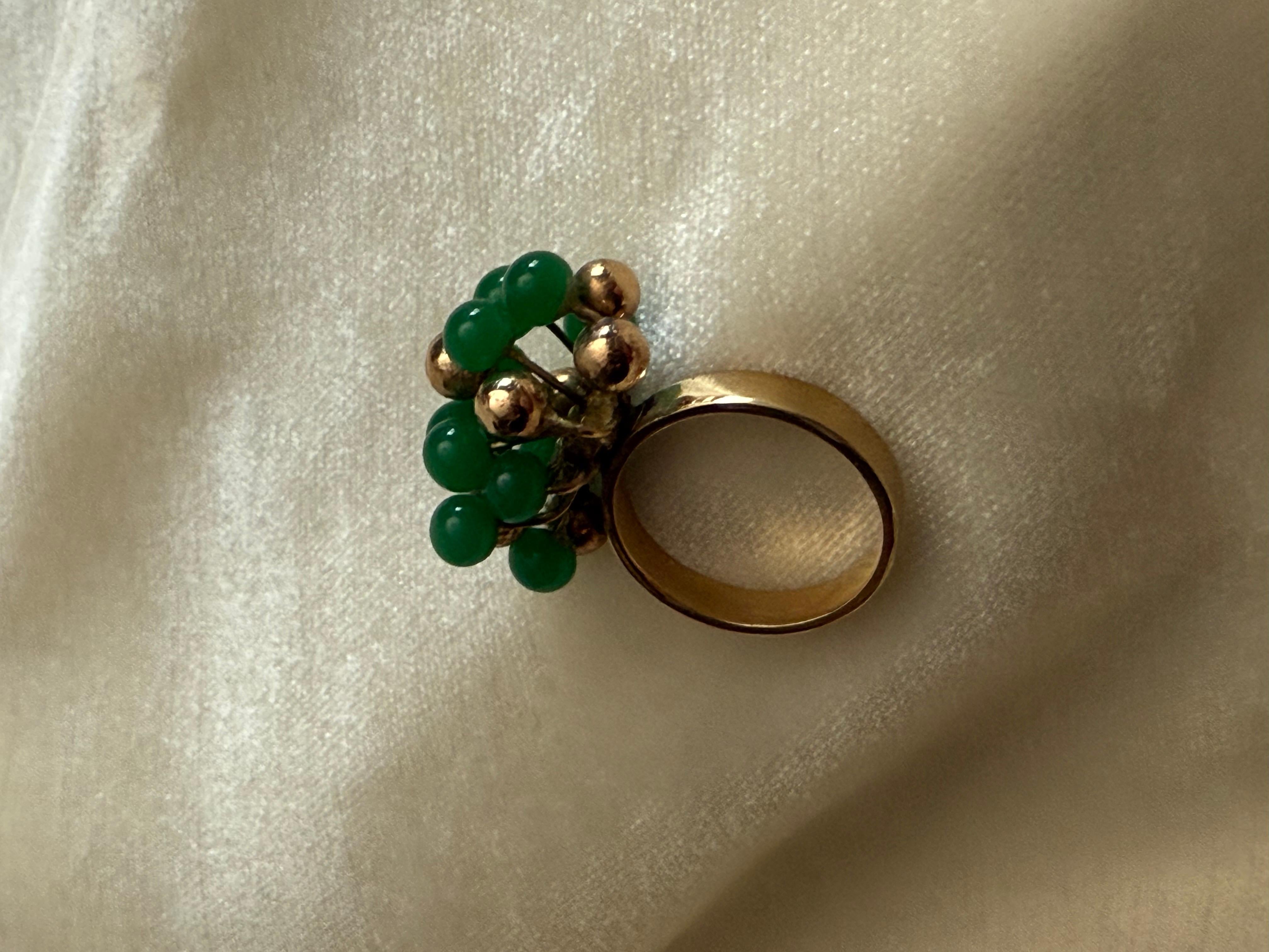 Amüsanter Ring aus Gold und Chrysopras (Nachkriegszeit) im Angebot