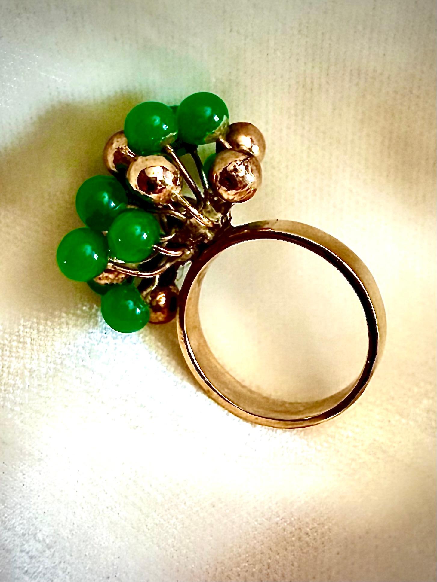 Un divertente anello in oro e crisoprasio in vendita 1