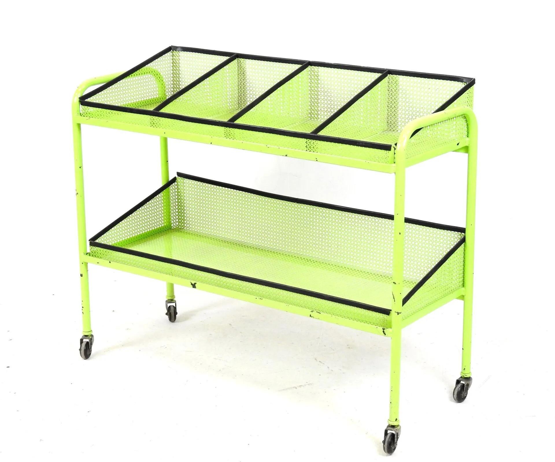 Amusing lacquered metal serving trolley circa 1960/1970 In Good Condition For Sale In Mouscron, WHT