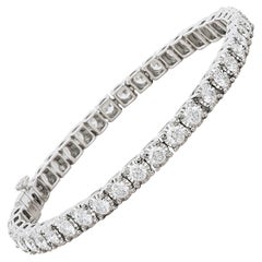 Amwaj 18 Karat White Gold Bracelet with Round Diamonds