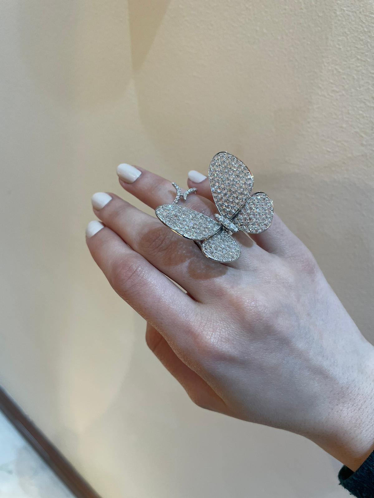 Amwaj 18-Karat White Gold Butterfly Ring with Rose Cut Diamonds In New Condition For Sale In Abu Dhabi, Abu Dhabi