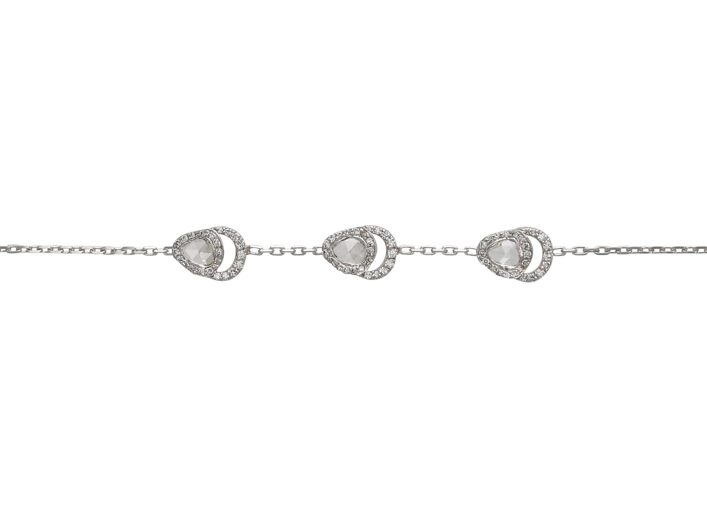 Taille rose Amwaj Bracelet à 3 gouttes en or blanc 18 carats en forme de palmier avec diamants blancs en vente