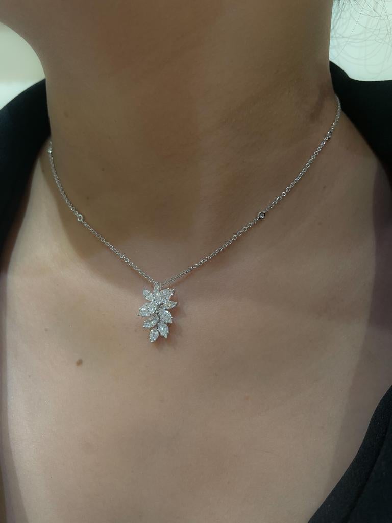 Taille Marquise Amwaj Pendentif en or blanc 18 carats avec diamants en vente