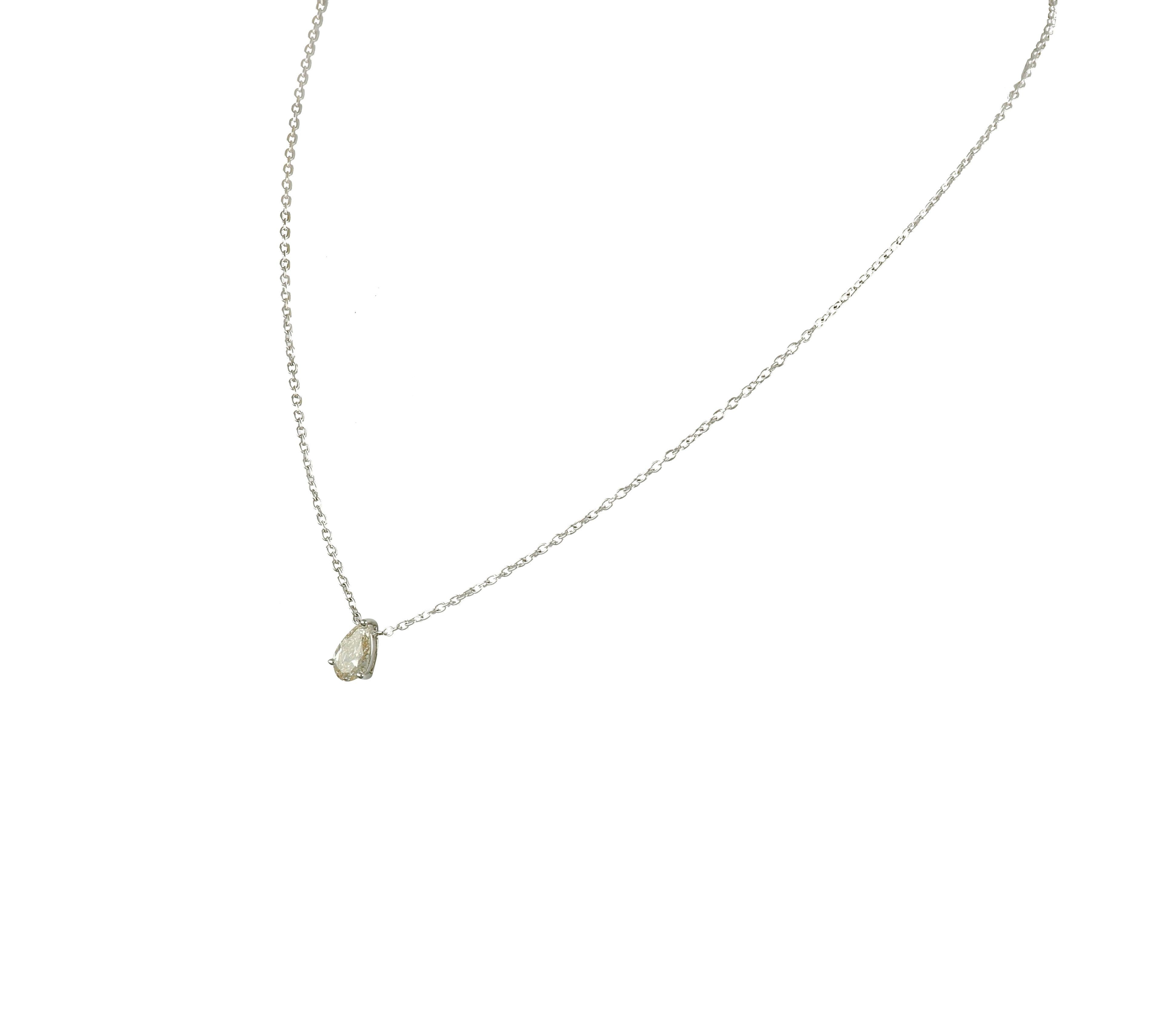 Amwaj 18 karat gold pendant with pear shape diamond is endlessly appealing, with its streamlined shape complemented by a subtle white gold chain that lets the stone to take centre stage and set to ensure that its natural sparkle can powerfully