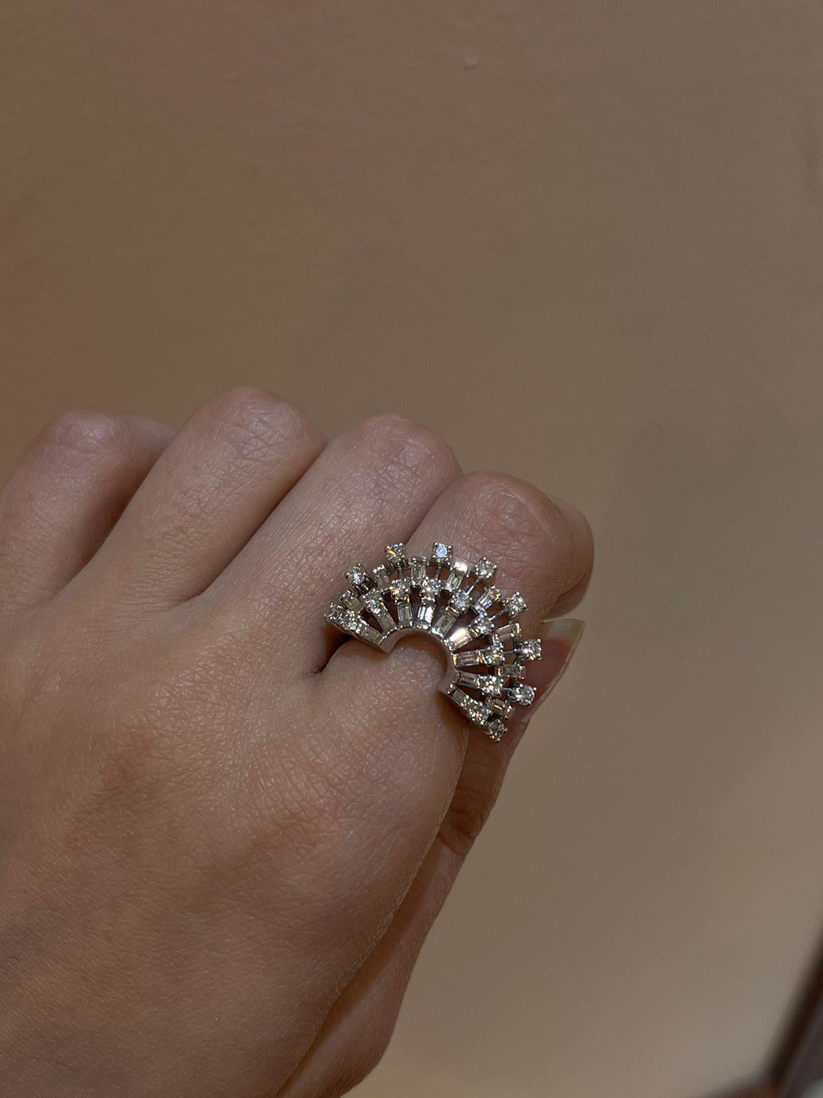 in vendita:  Anello Amwaj in oro bianco 18 carati, The Eclipse con diamanti taglio baguette e tondo 4