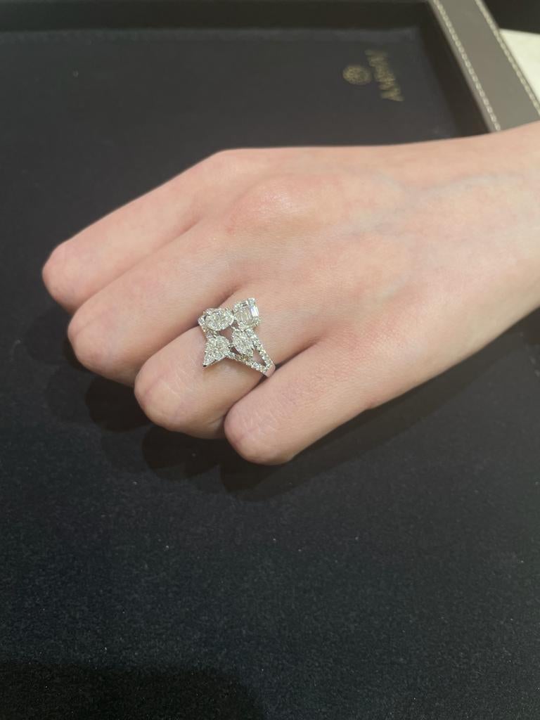 Amwaj 18 Karat White Gold Ring with Diamonds In New Condition For Sale In Abu Dhabi, Abu Dhabi