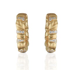 Amwaj 18 Karat Yellow Gold Square Earrings with Diamonds