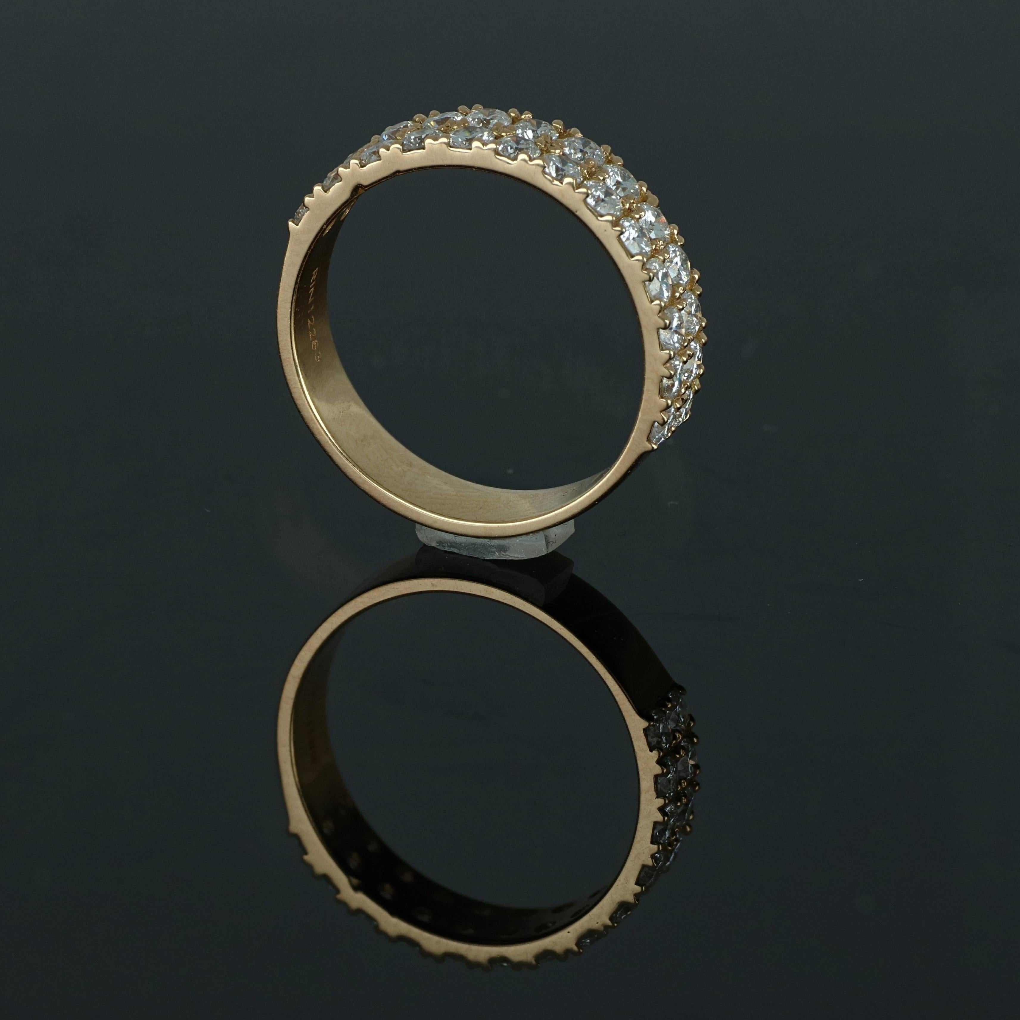 Anillo de oro rosa de 18 quilates con diamante redondo de Amwaj Jewellery Corte redondo