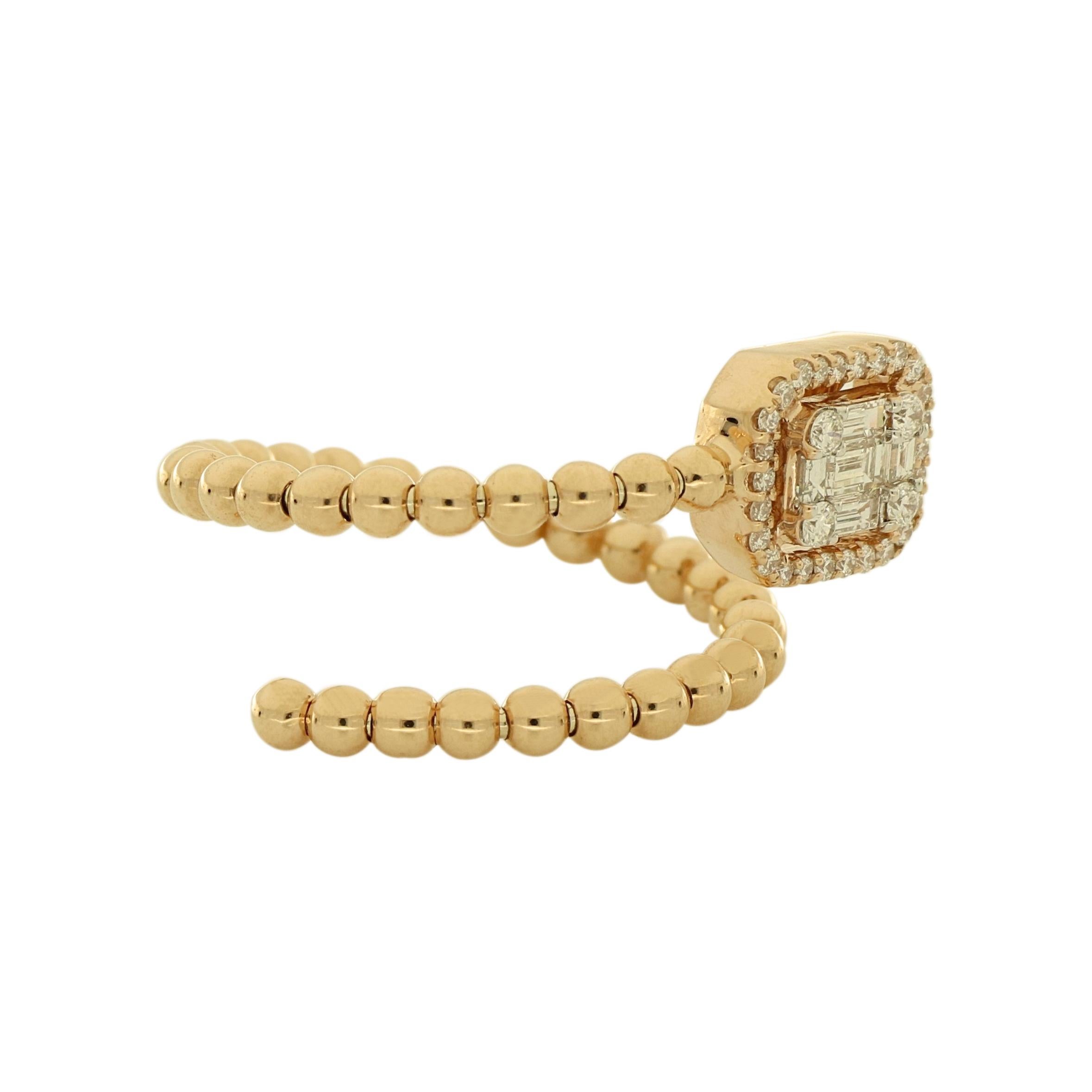 Der klassische Stil dieses Spiralrings aus 18 Karat Roségold ist eine Hommage an die raffinierte Eleganz und lässt die Präzision und Schönheit der Diamanten im Baguette- und Rundschliff voll zur Geltung kommen. Ein Schmuckstück für die schönsten