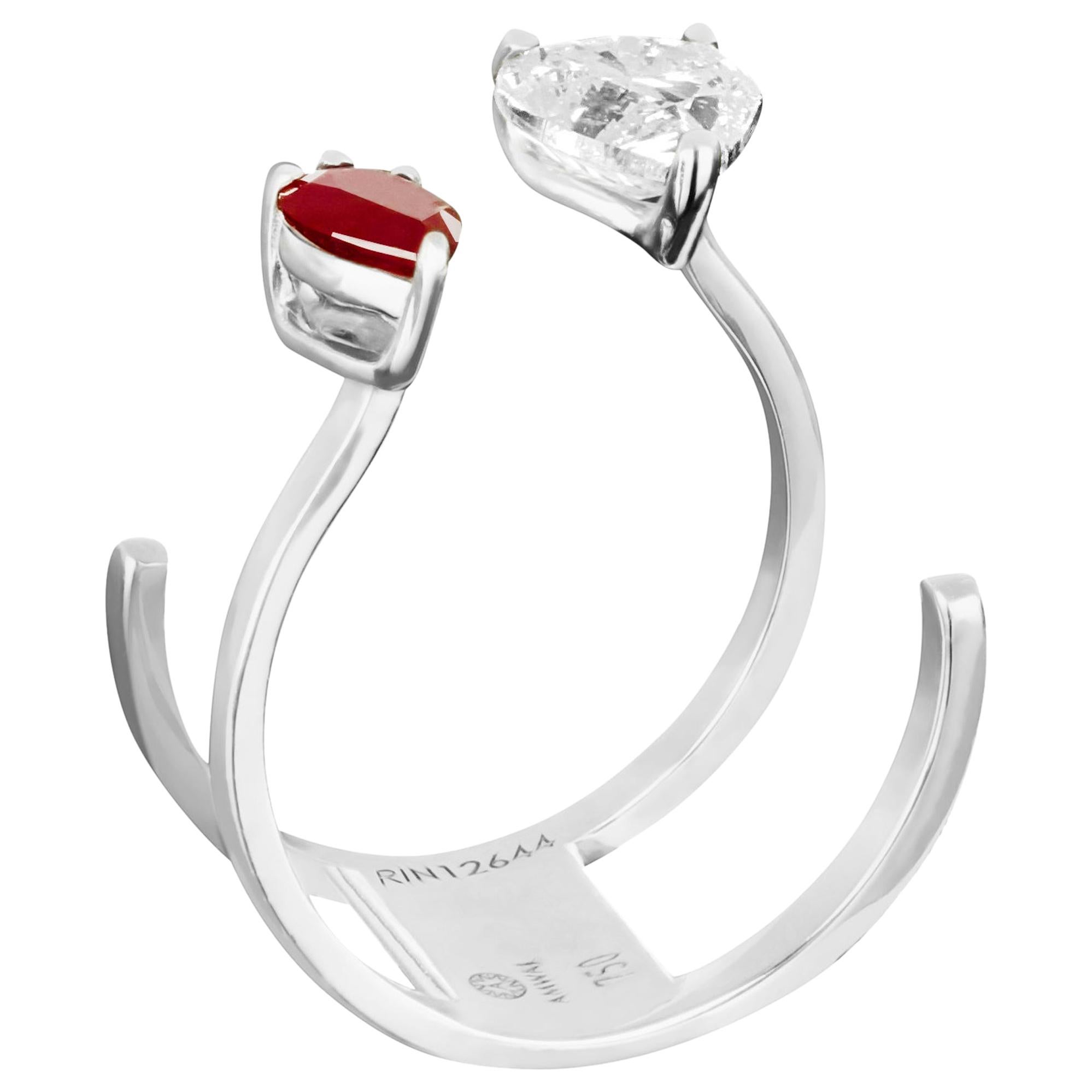 Amwaj Jewellery Bague en or blanc 18 carats avec rubis et diamants taille cœur en vente