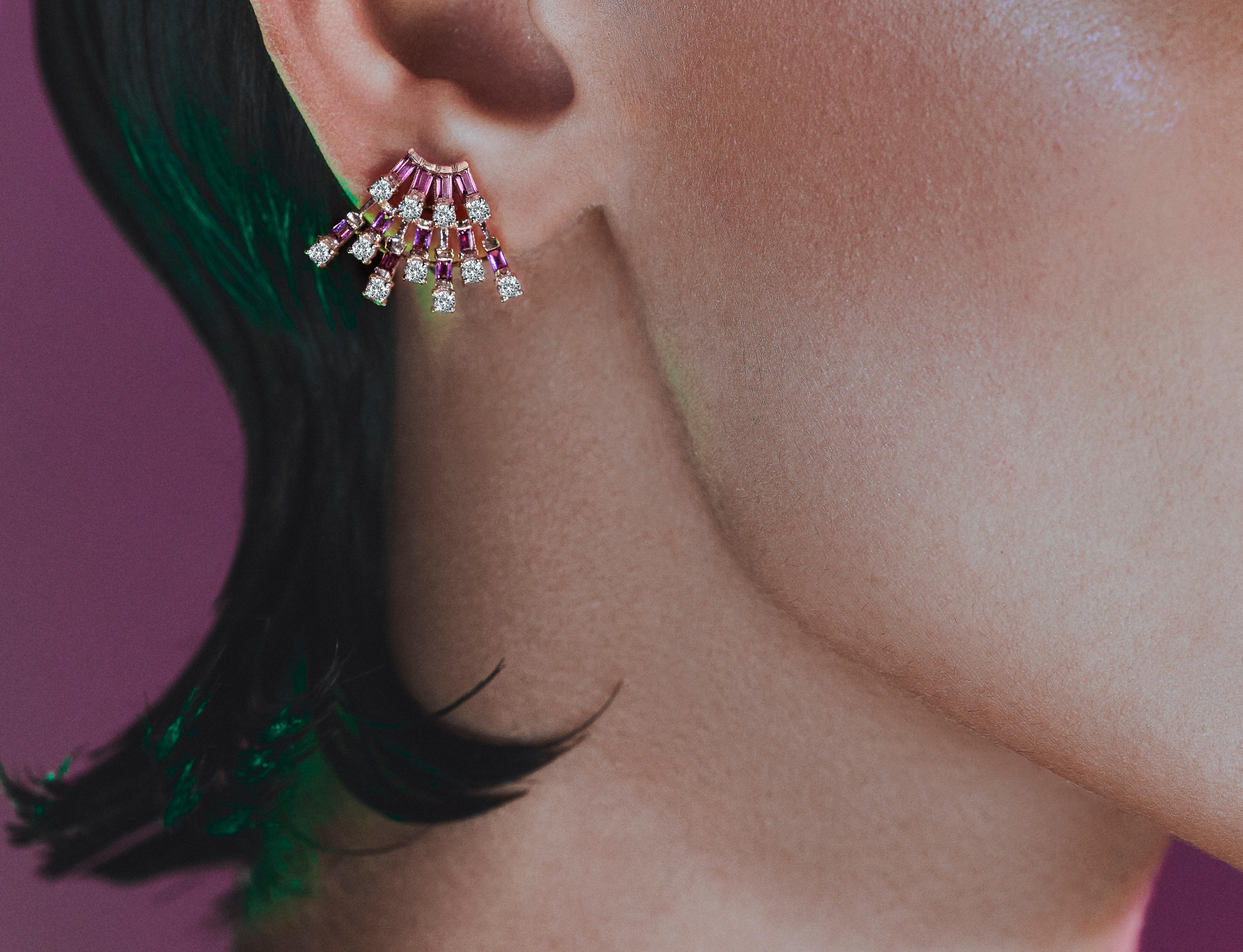 Taglio rotondo Amwaj Jewellery Orecchino in oro rosa 18K con rodolite e diamanti rotondi. in vendita