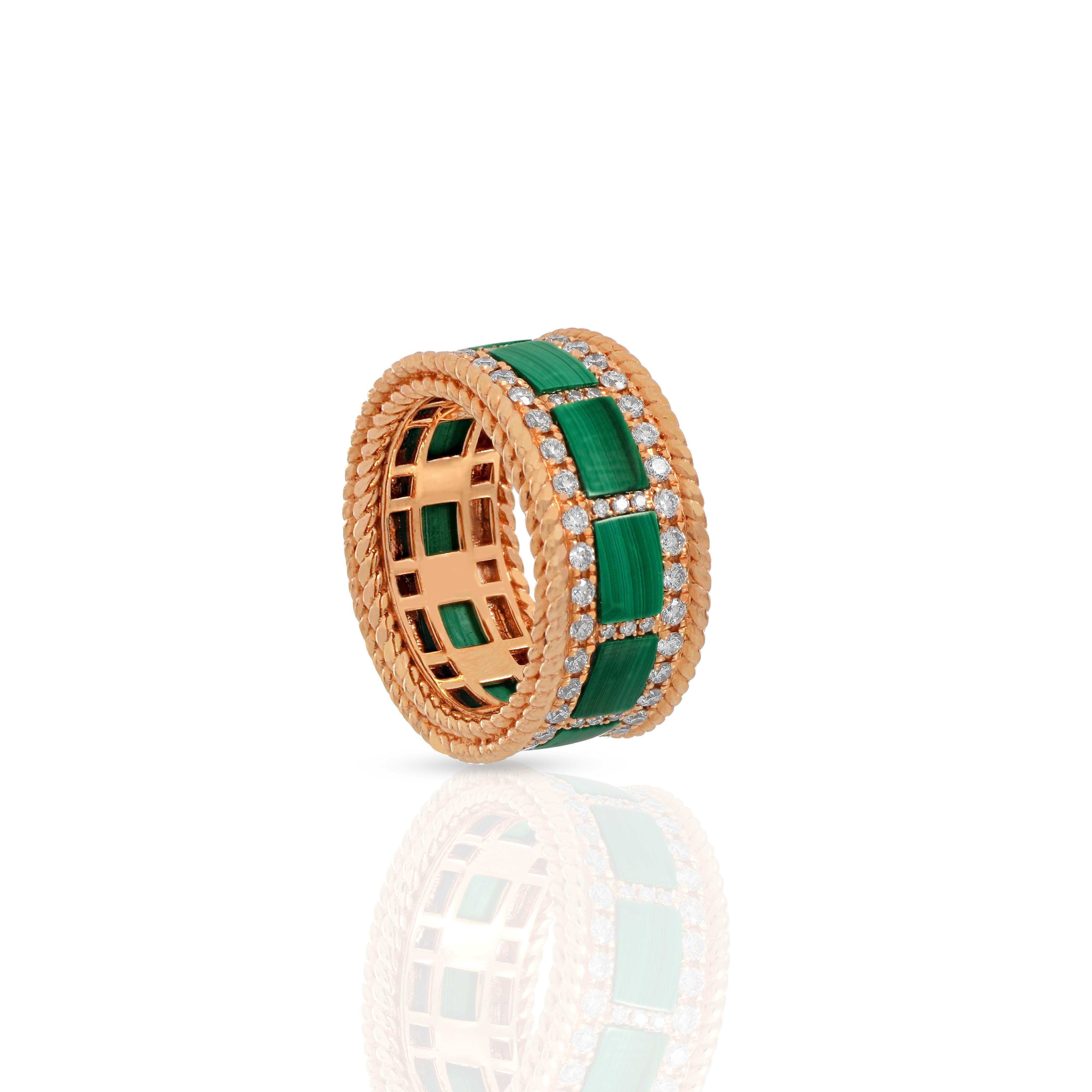 A tribute to refined elegance, the classic design of this 18k rose gold ring featuring malachite surrounded by brilliant cut diamond.

Weight: 9.61 g
Diamond: 1.14 cts 
Color & clarity: H, SI 
