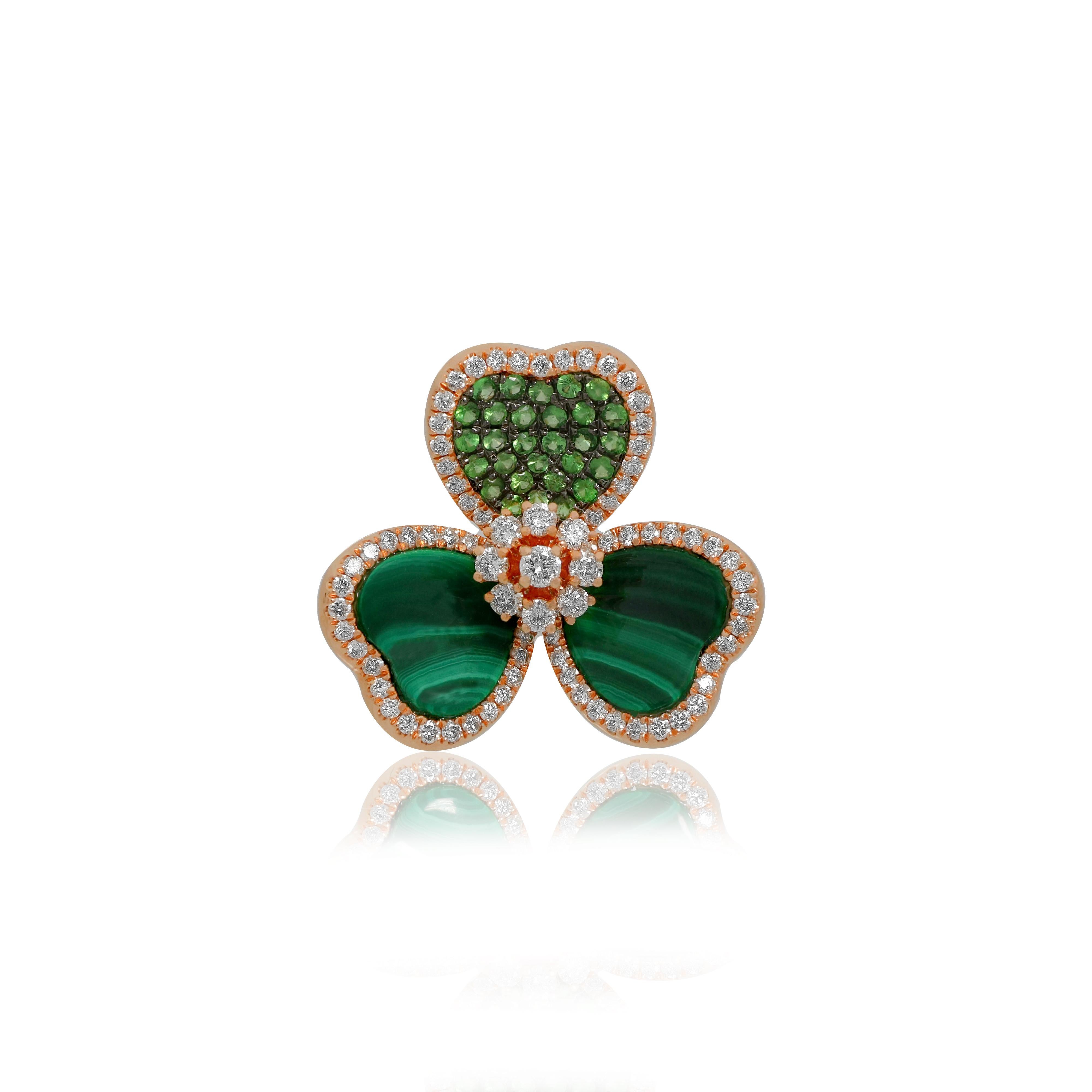 An eye-catching 18K rose gold ring featuring peridot stones and malachite surrounded by brilliant cut diamond.  

Weight: 7.04 g 
Diamond: 0.61 cts 
Color & clarity: H, SI
