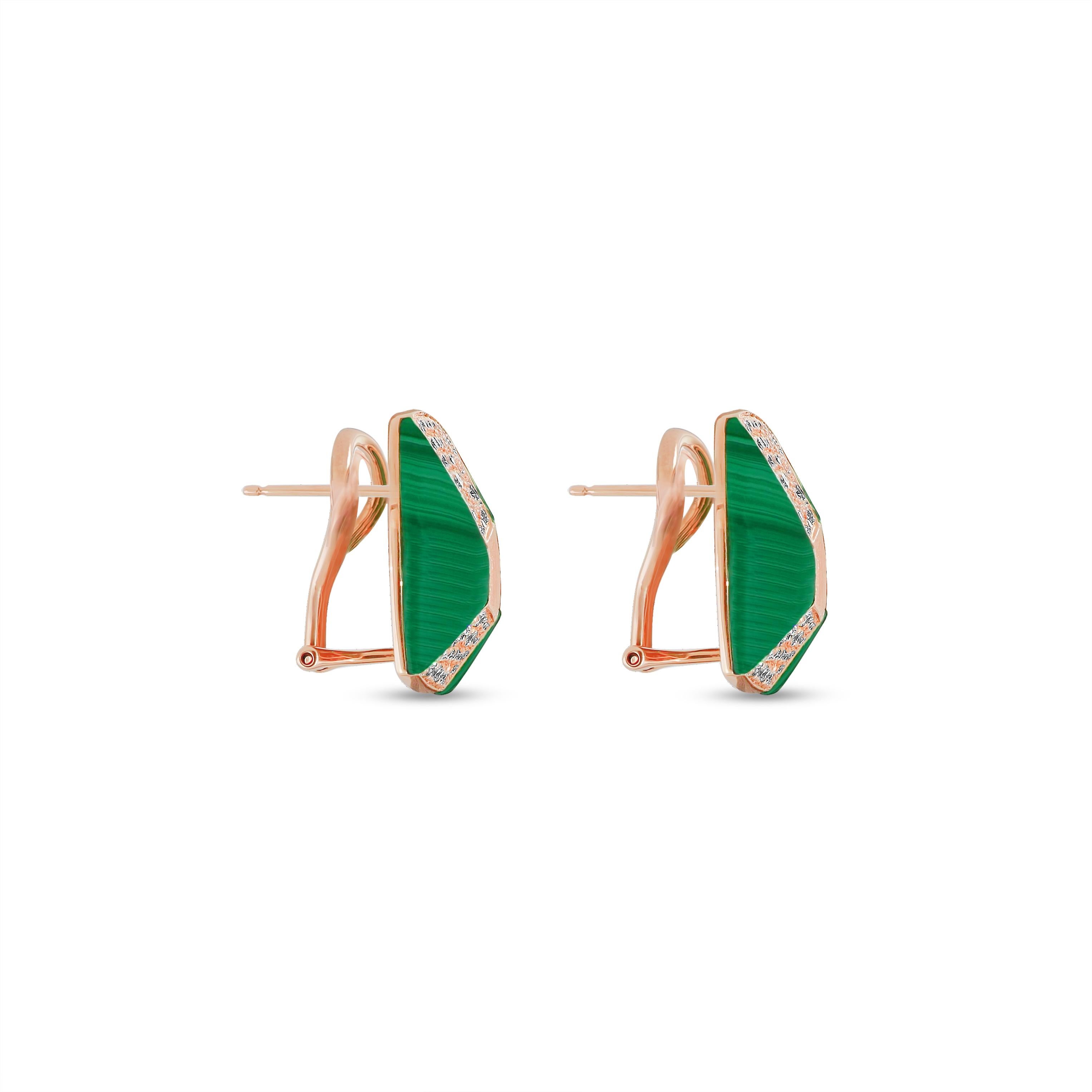 These stunning earrings are sculpted using 18k yellow gold and designed with diamonds and malachite motifs.

-	Weight: 11.468 g 
-	Diamond: 1.48 cts
-	Others: 7.460 
-	Color & clarity: G.H / SI
