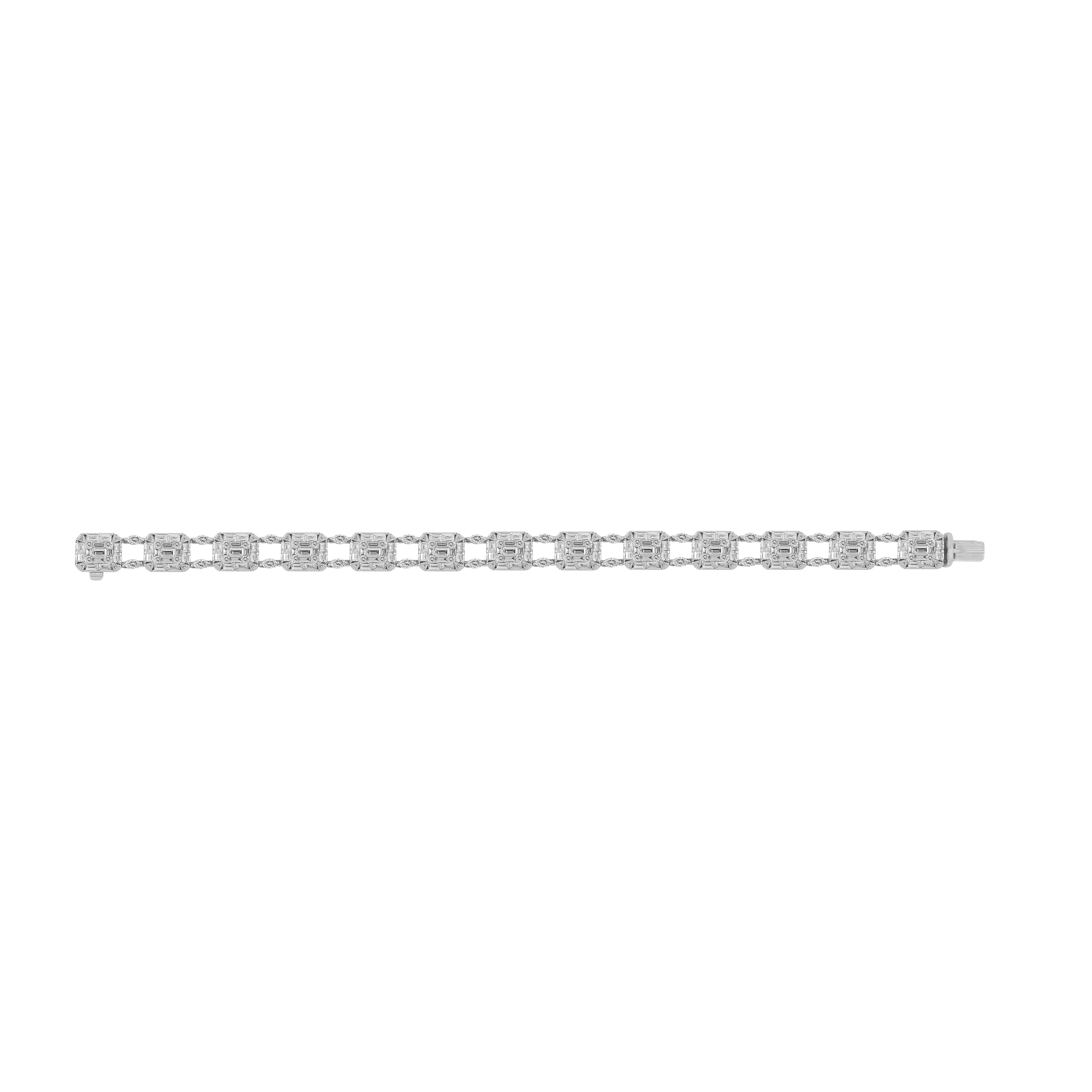 Cet élégant bracelet Amwaj, serti d'un flot de diamants baguettes et ronds marquises en or blanc, célèbre la pureté des plus beaux diamants mis en valeur dans des bijoux durables.
or blanc 18 carats
Diamant (Poids total en carats : 7,510