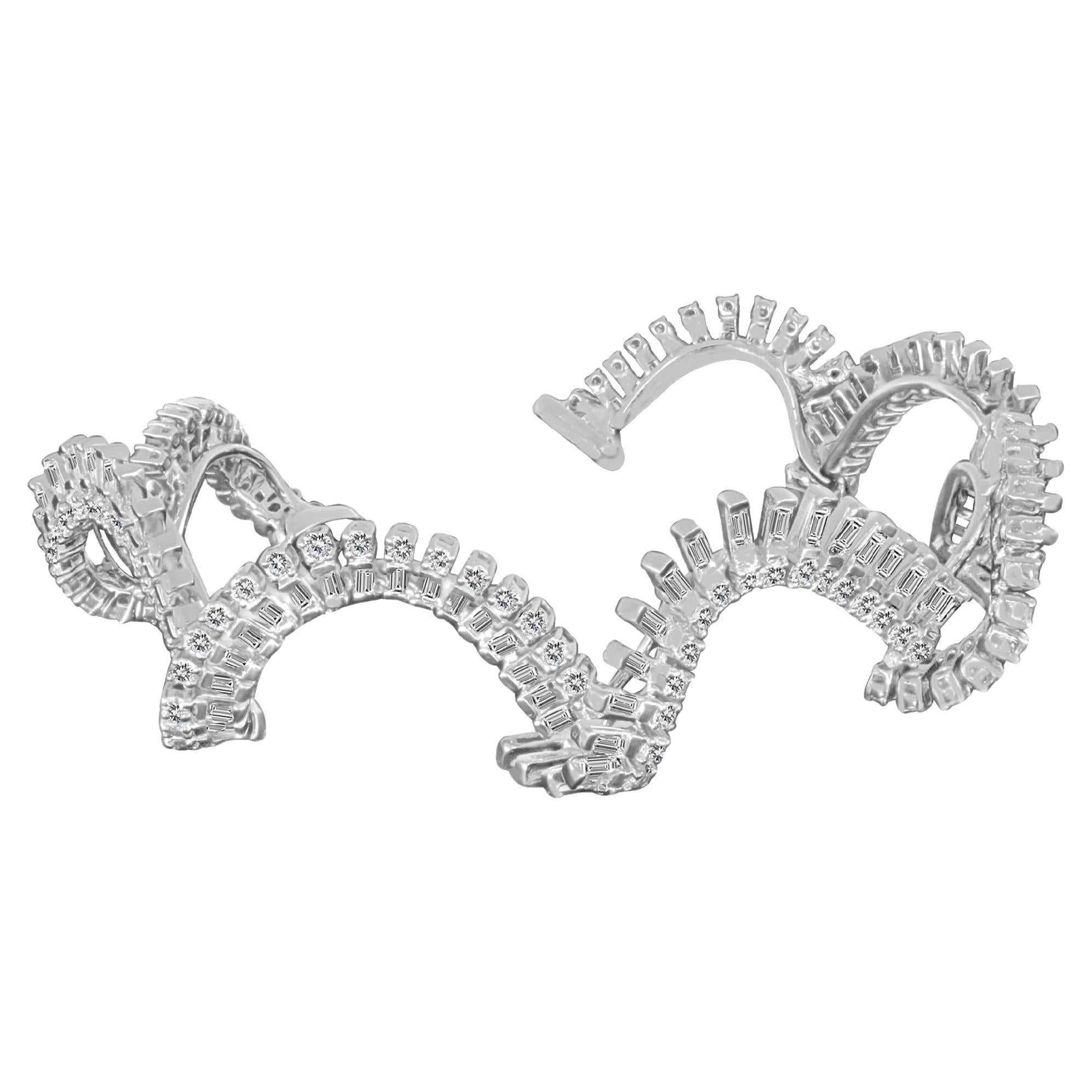 Amwaj Jewellery Bracelet jonc en or blanc 18 carats avec diamants taille baguette et ronde