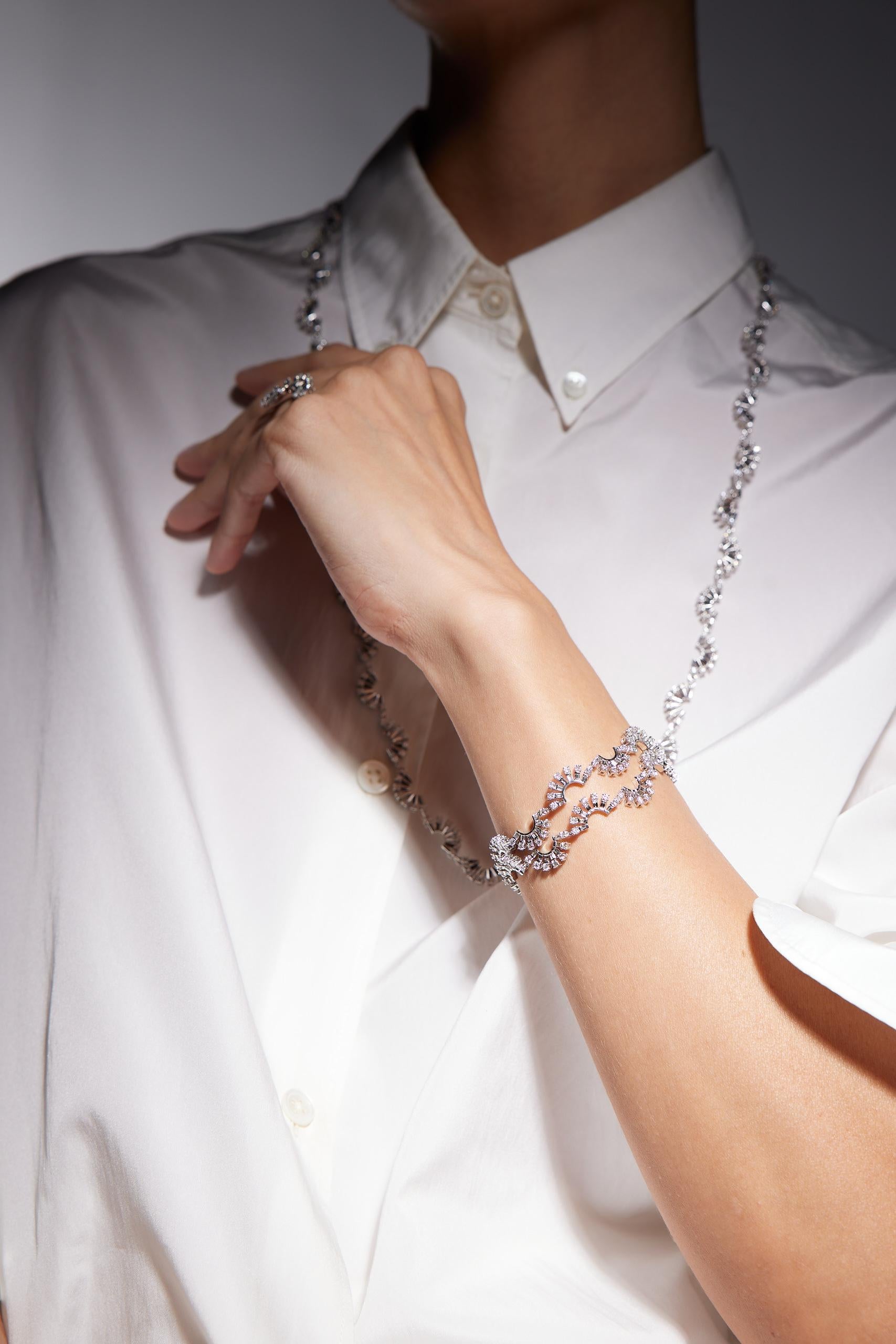 Art déco Amwaj Jewellery Bracelet en or blanc 18 carats avec diamants taille baguette et ronde en vente
