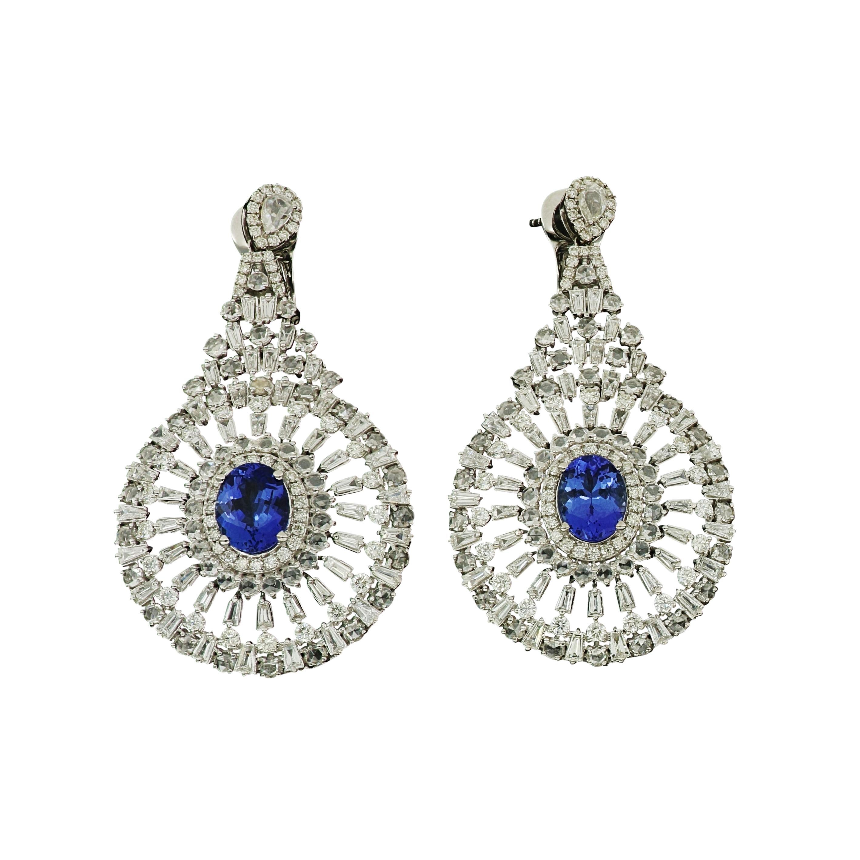 Art Deco Amwaj Jewellery 18 Karat White Gold Chandelier Necklace with Diamonds For Sale