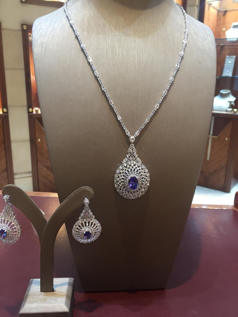 Trapezoid Cut Amwaj Jewellery 18 Karat White Gold Chandelier Necklace with Diamonds For Sale