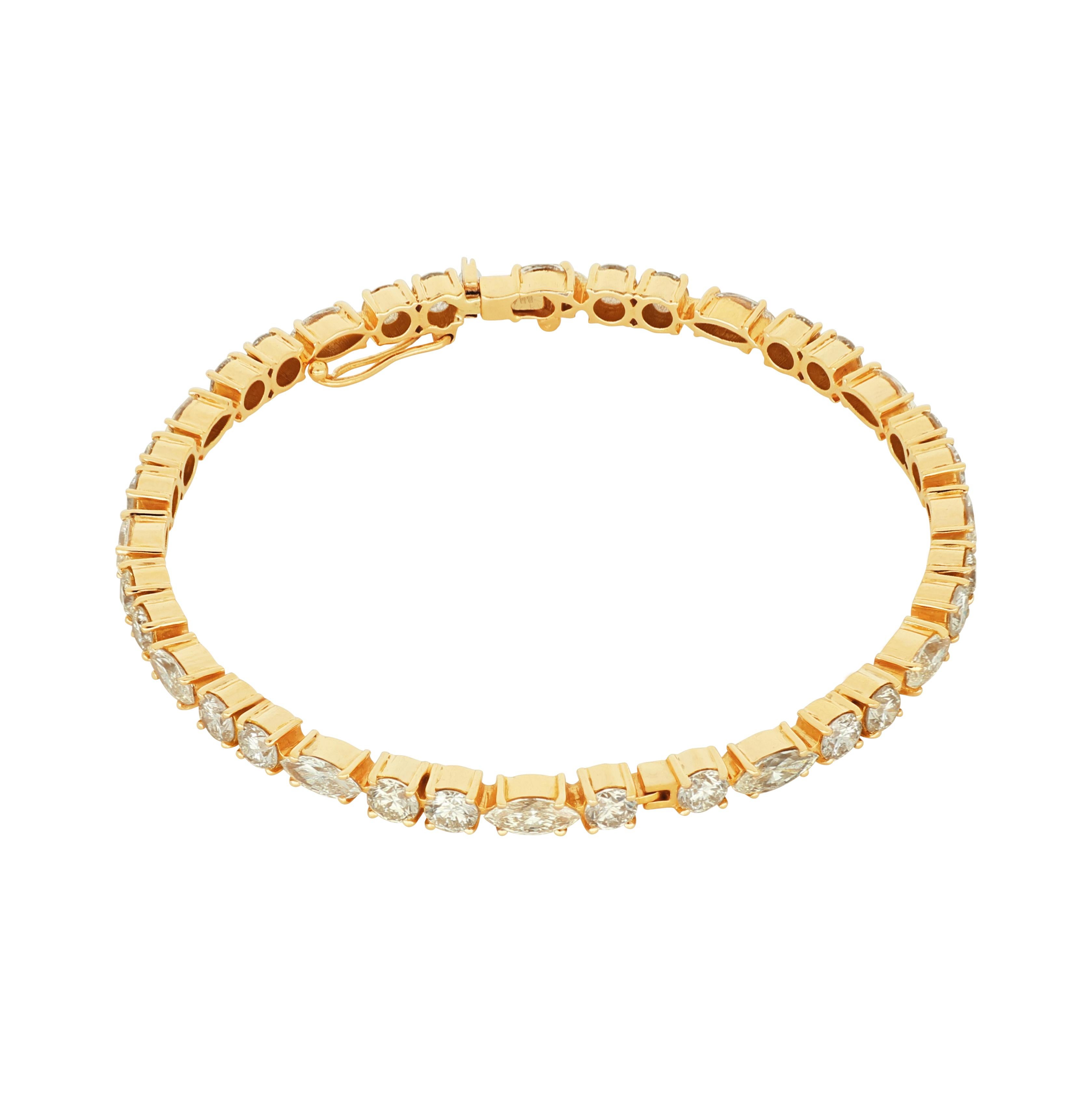 Brazalete de diamantes talla marquesa y redonda de Amwaj Jewellery Romántico en venta