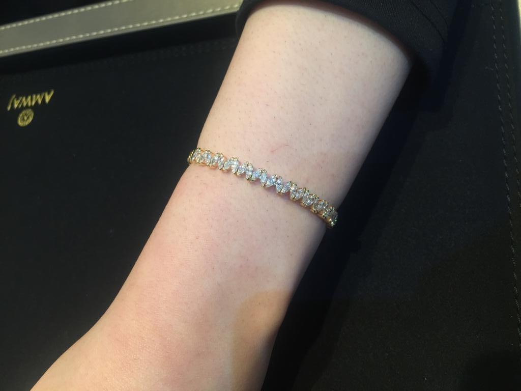 Offener Amwaj Jewellery-Armreif mit Diamanten im Marquiseschliff Damen im Angebot