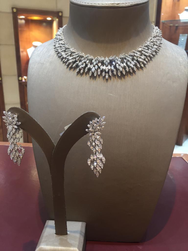 Schmuckstücke mit Marquise-Diamant-Illusion aus 18 Karat Weißgold vonwaj im Zustand „Neu“ im Angebot in Abu Dhabi, Abu Dhabi