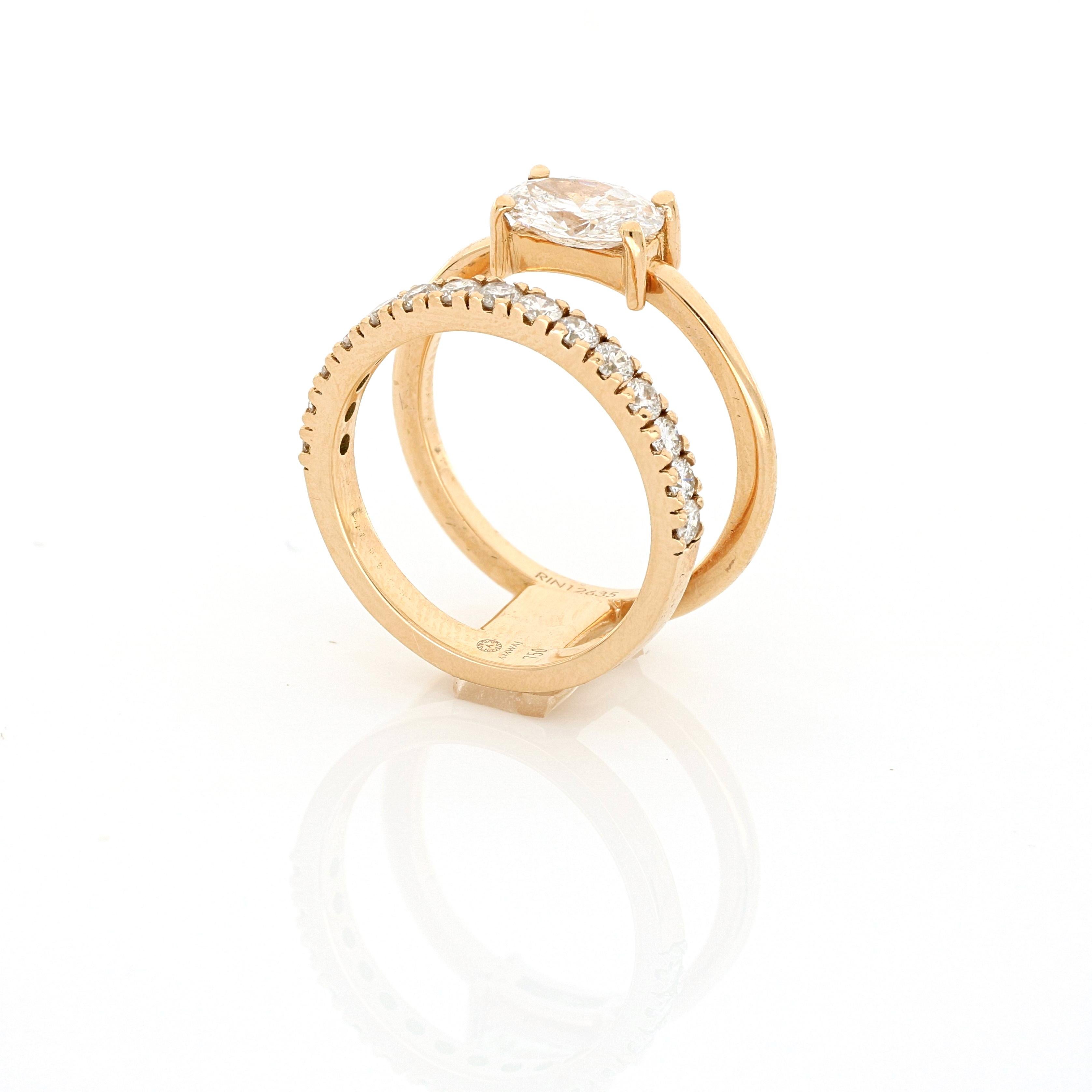 Une célébration de l'esthétique du design signé Amwaj, une bague en diamant délicate mais sculpturale s'arrondit autour du doigt pour embrasser un diamant ovale parfait de 1,51 carat dans cette bague en or rose d'une élégance unique opposée à de