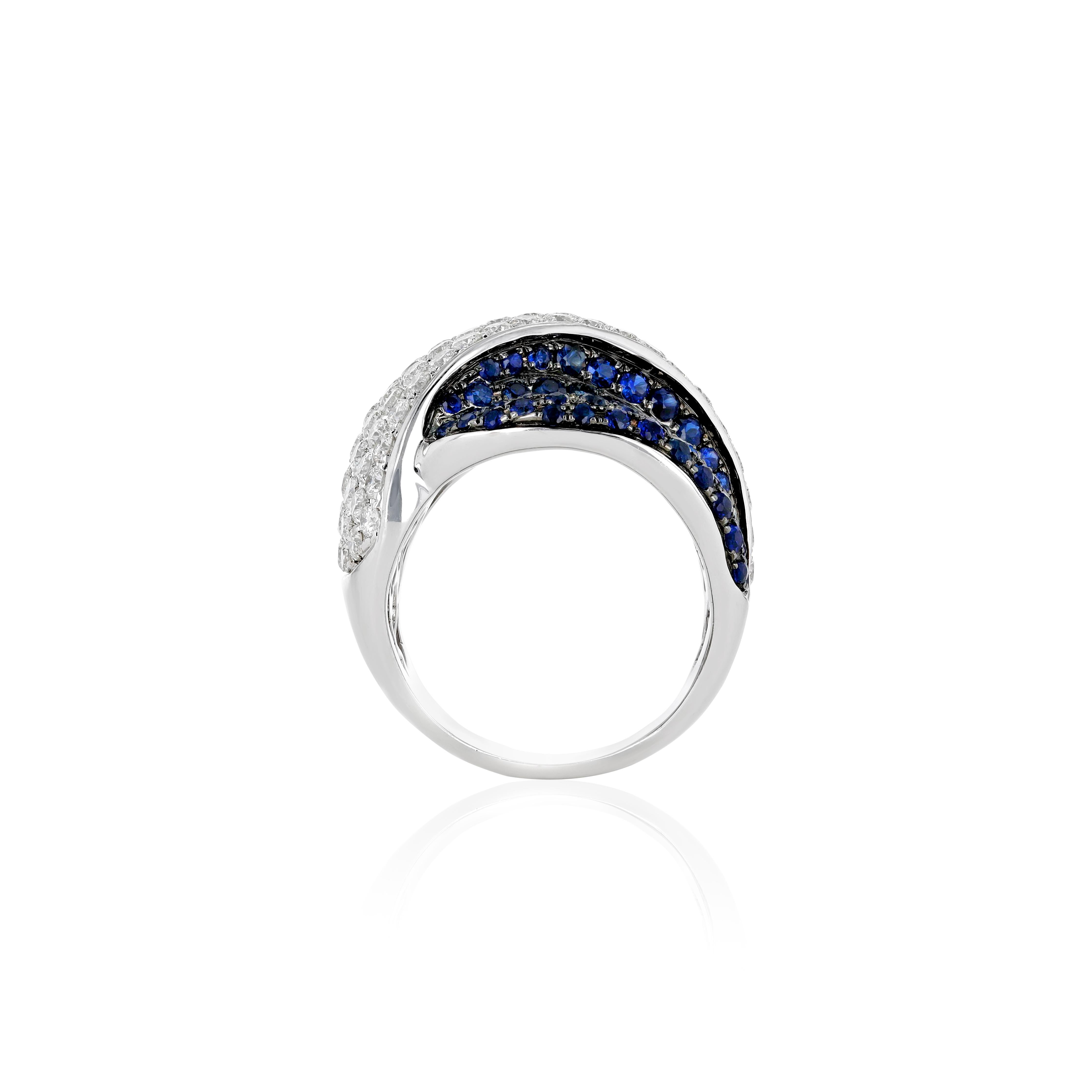 Contemporary Amwaj Jewelry Blue Sapphire Ring in 18 Karat Gold For Sale