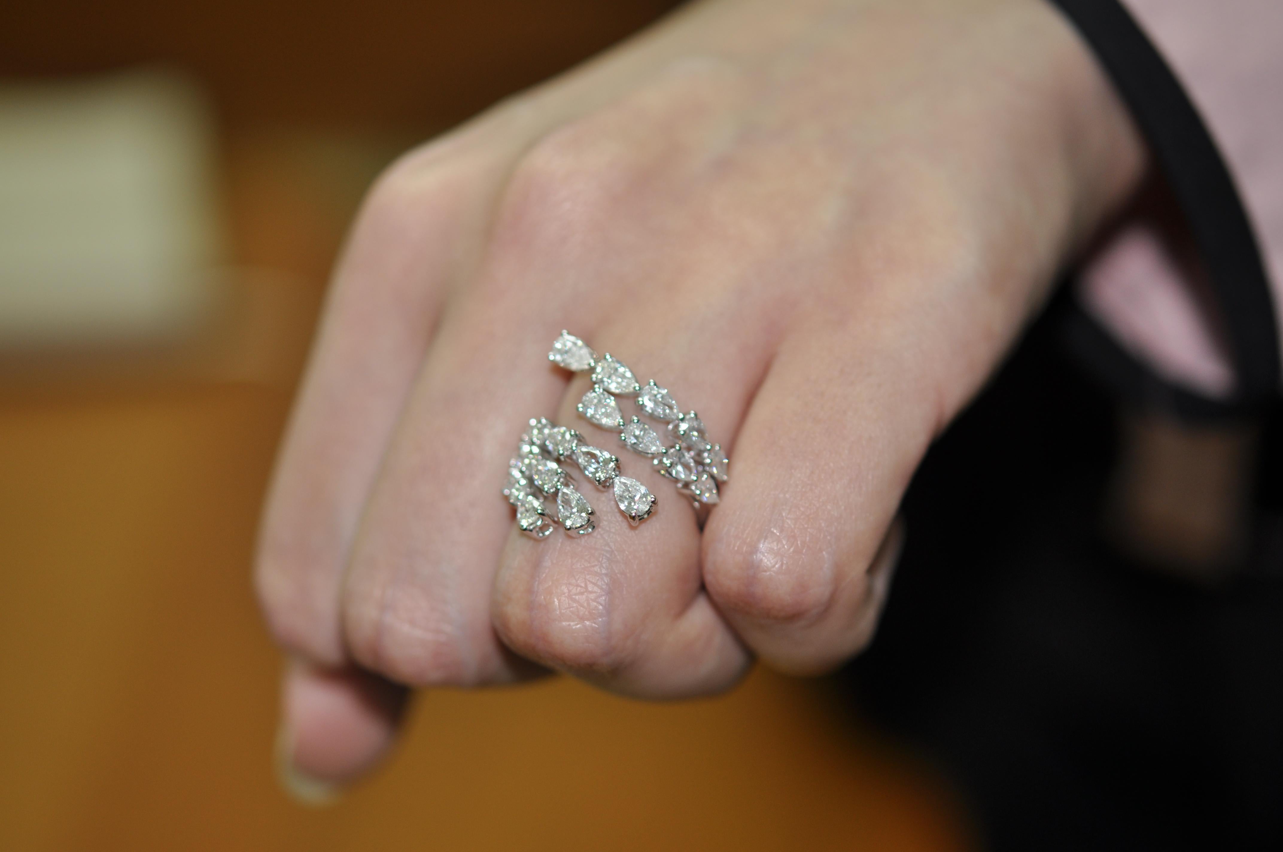 Pear Cut Amwaj Jewelry Diamond Ring in 18 Karat White Gold