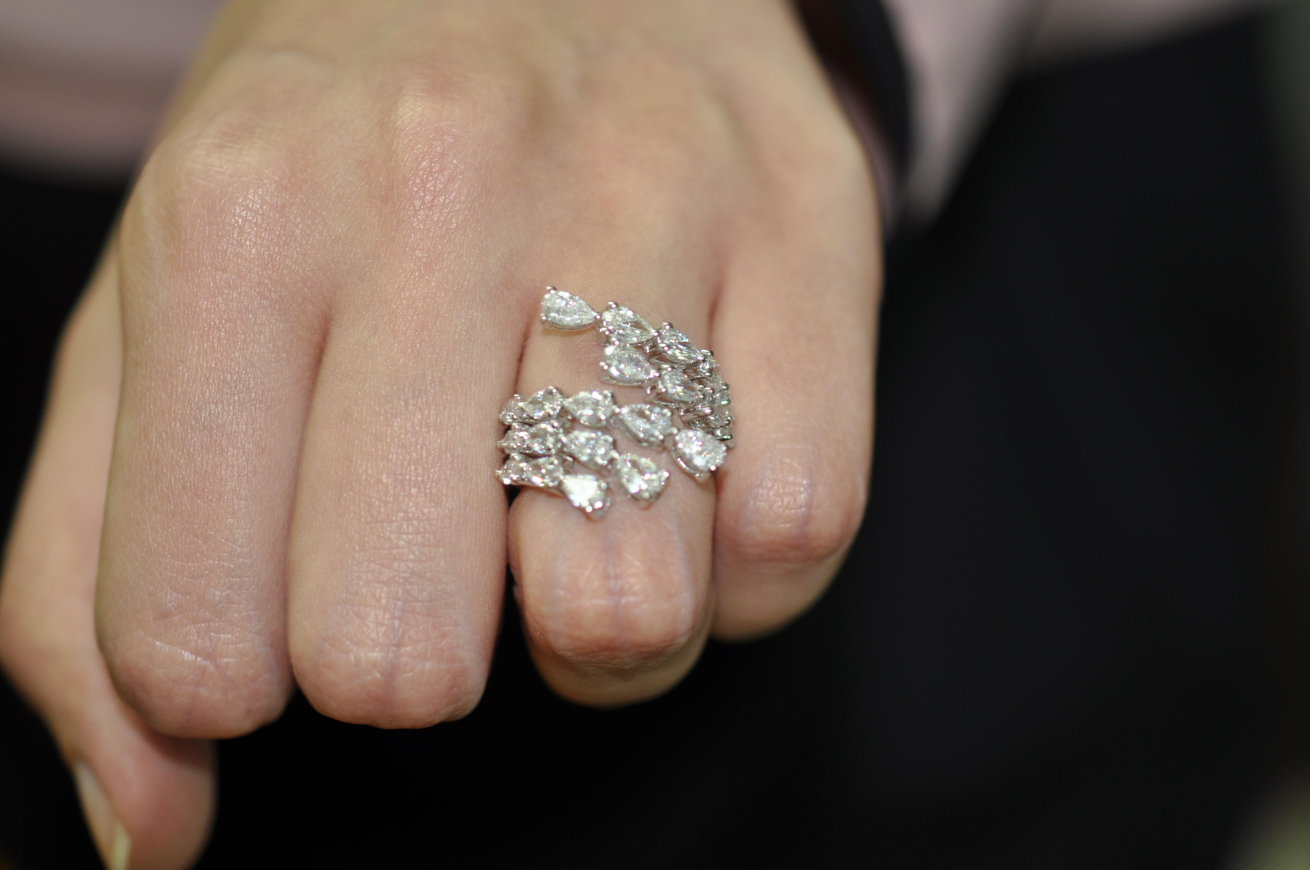 Amwaj Jewelry Diamond Ring in 18 Karat White Gold In New Condition In Abu Dhabi, Abu Dhabi