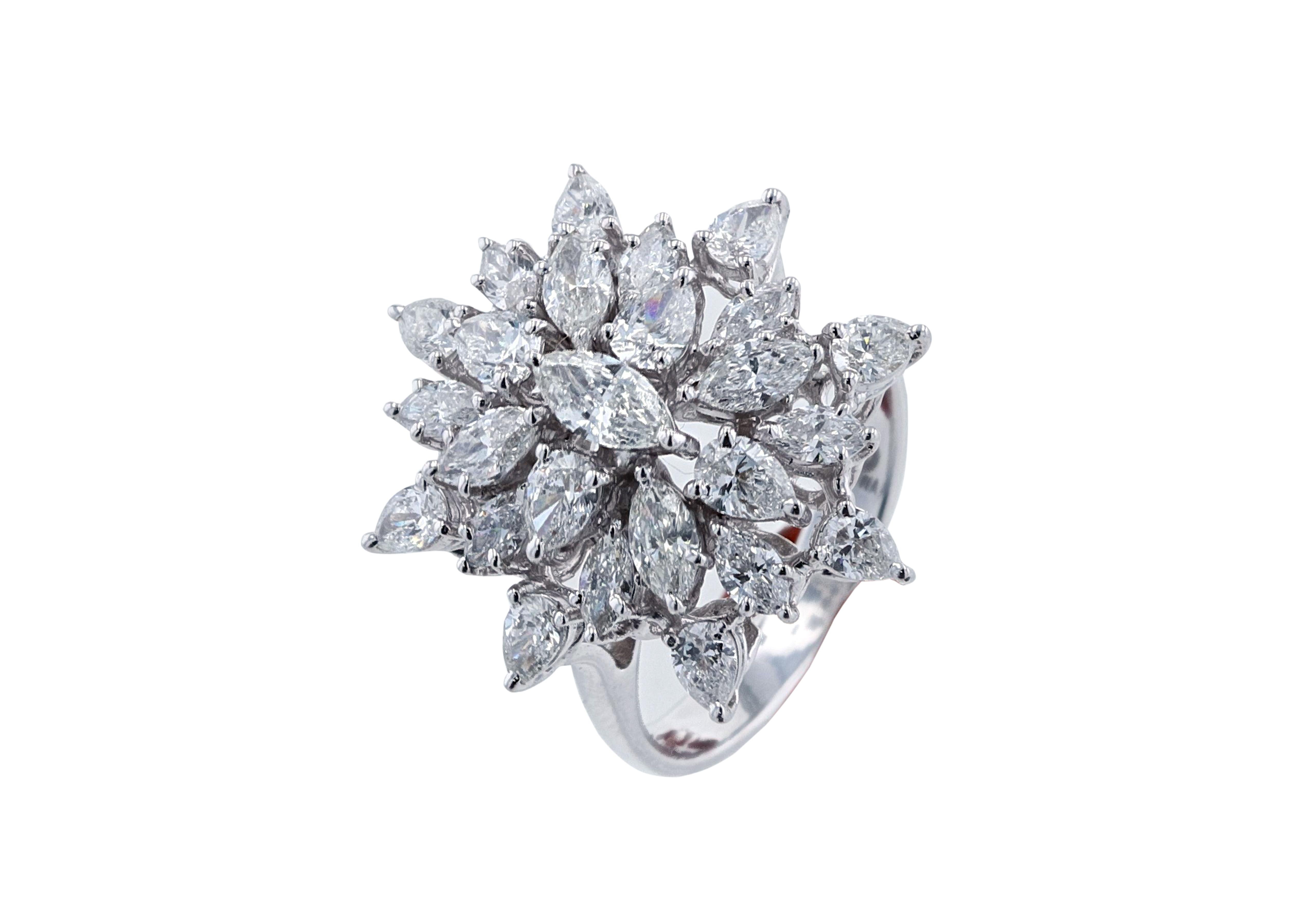 Amwaj Jewelry Diamond Ring in 18 Karat White Gold For Sale 1