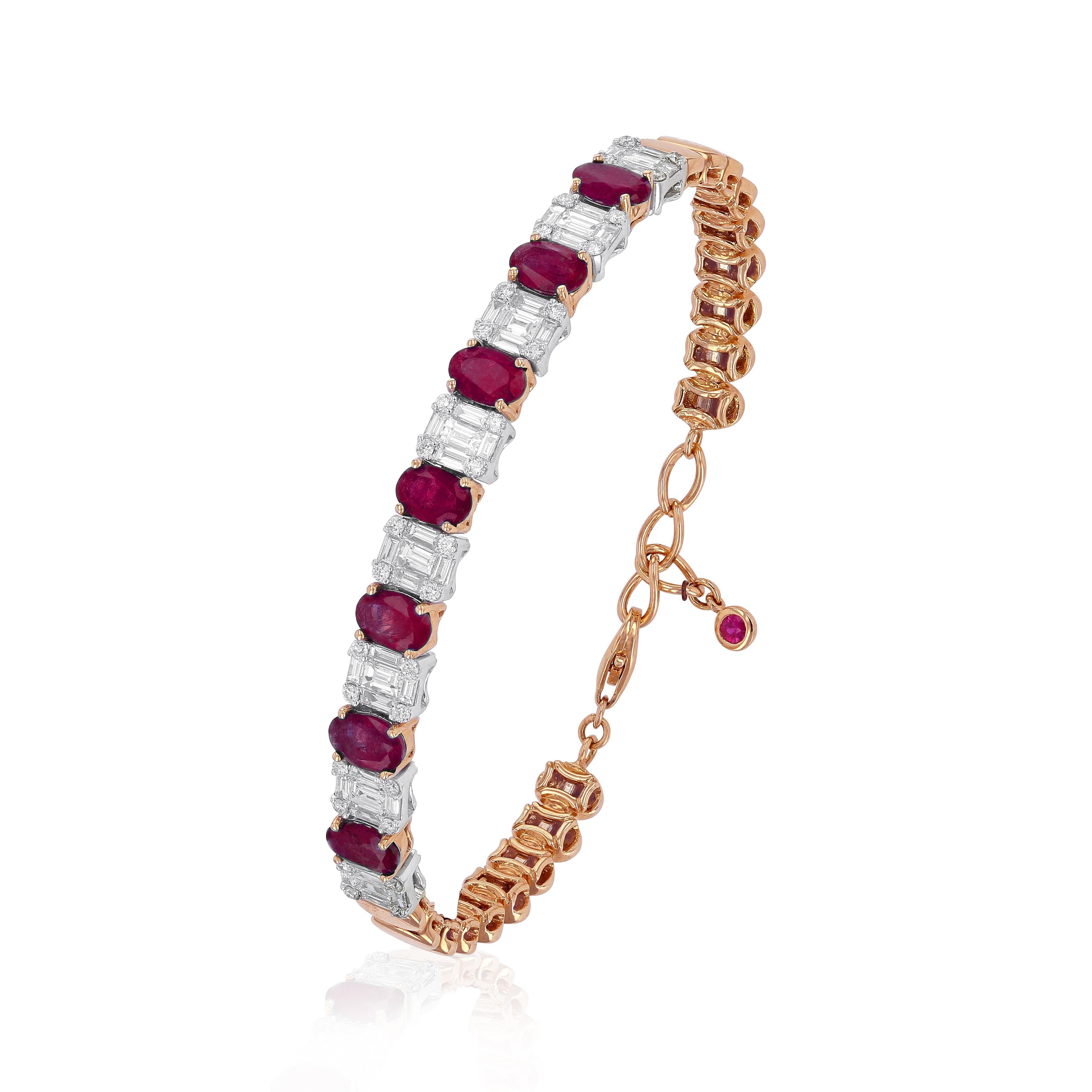 Brazalete de oro de 18 quilates talla esmeralda de Amwaj Jewelry en venta 6