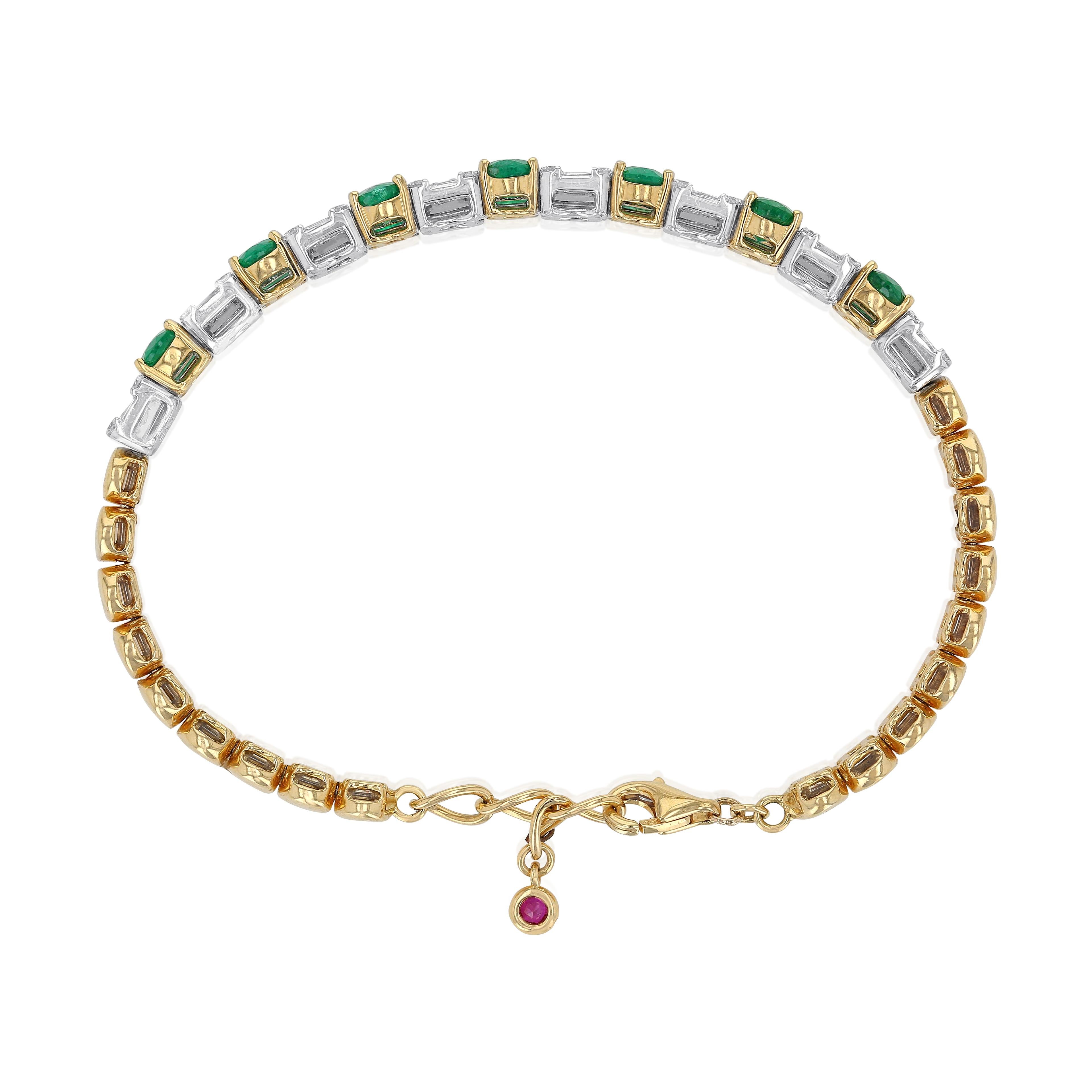 Women's Amwaj Jewelry Emerald Cut Bangle in 18 Karat Gold For Sale