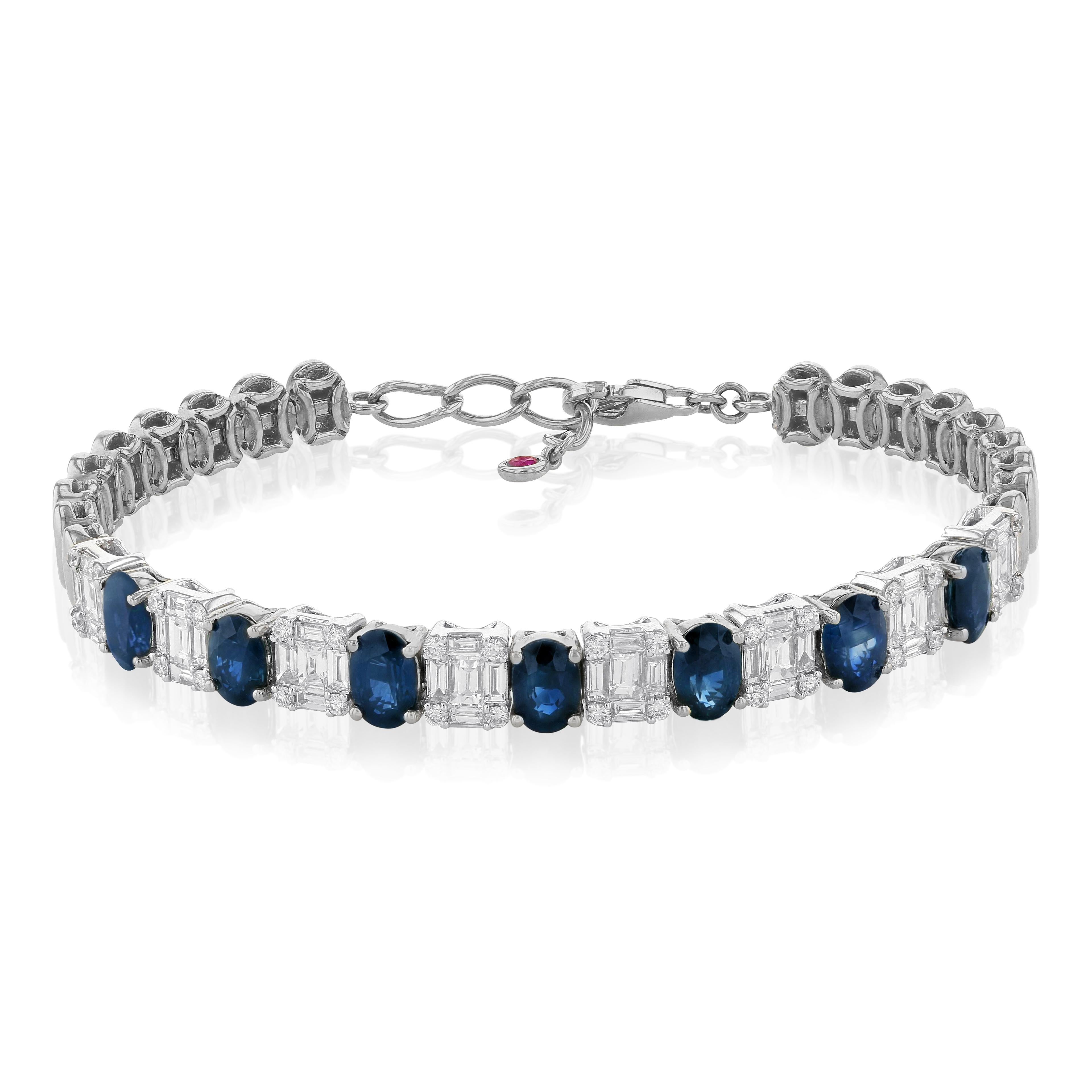 Brazalete de oro de 18 quilates talla esmeralda de Amwaj Jewelry en venta 1