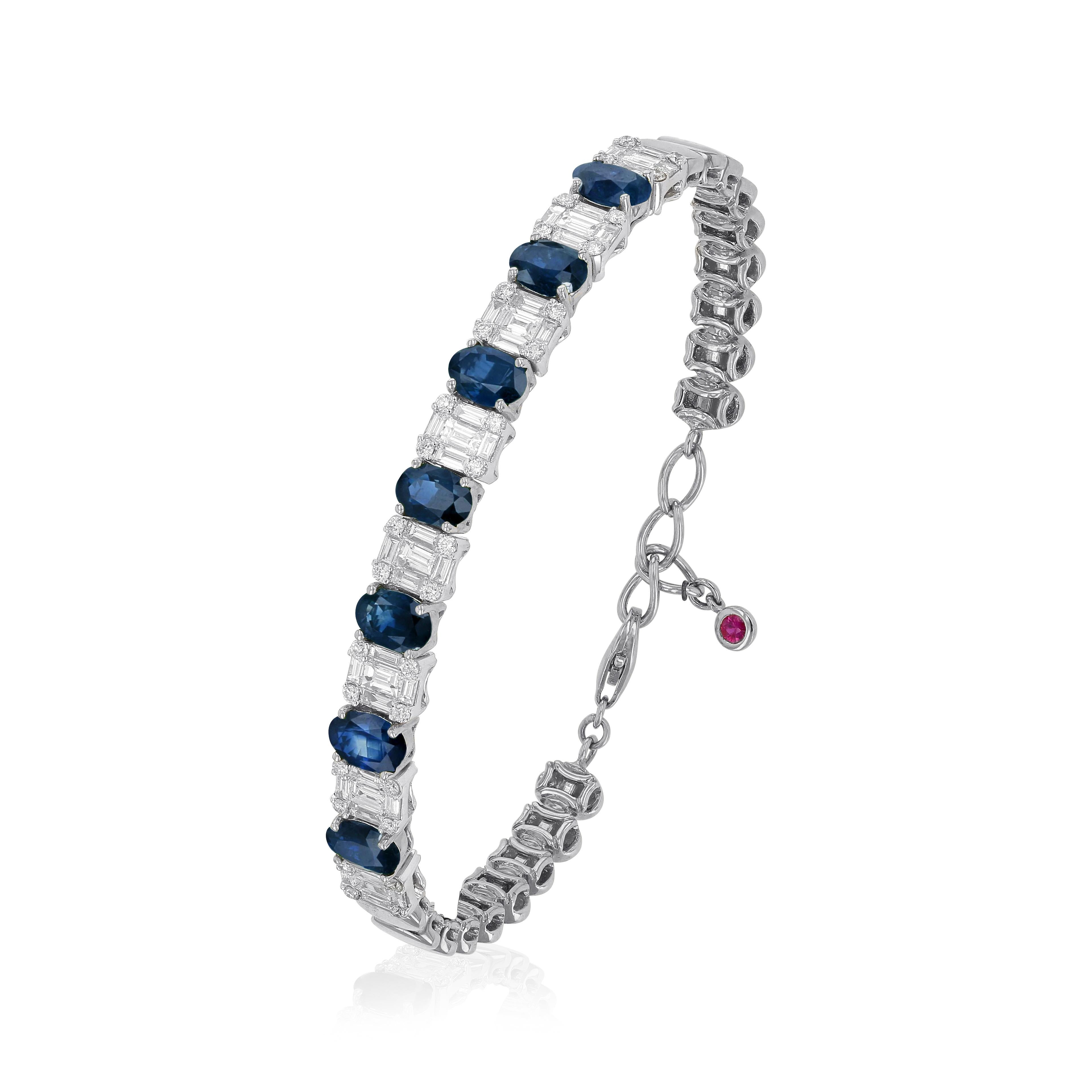 Brazalete de oro de 18 quilates talla esmeralda de Amwaj Jewelry en venta 3