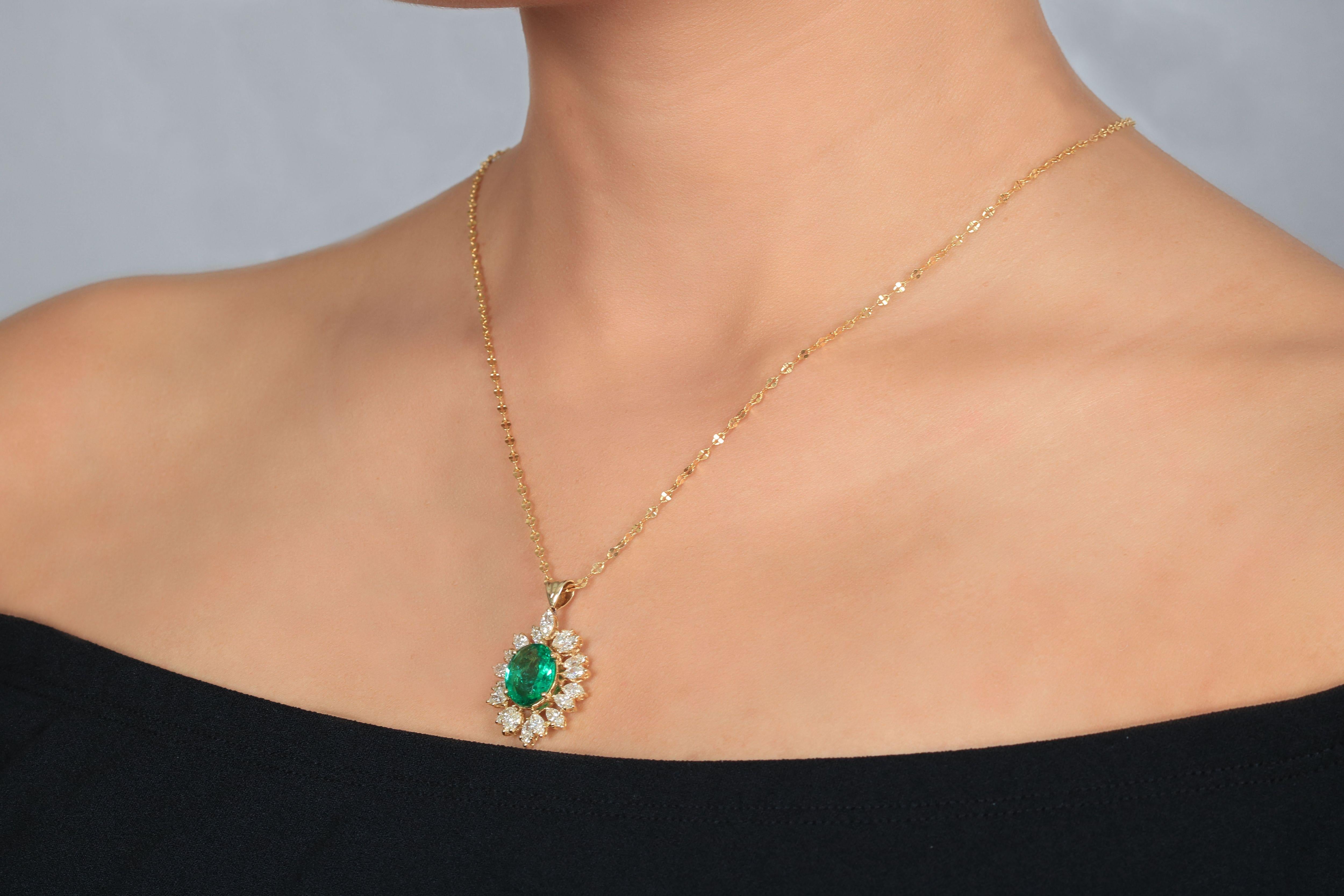 Marquise Cut Amwaj Jewelry Emerald Necklace in 18 Karat Yellow Gold For Sale