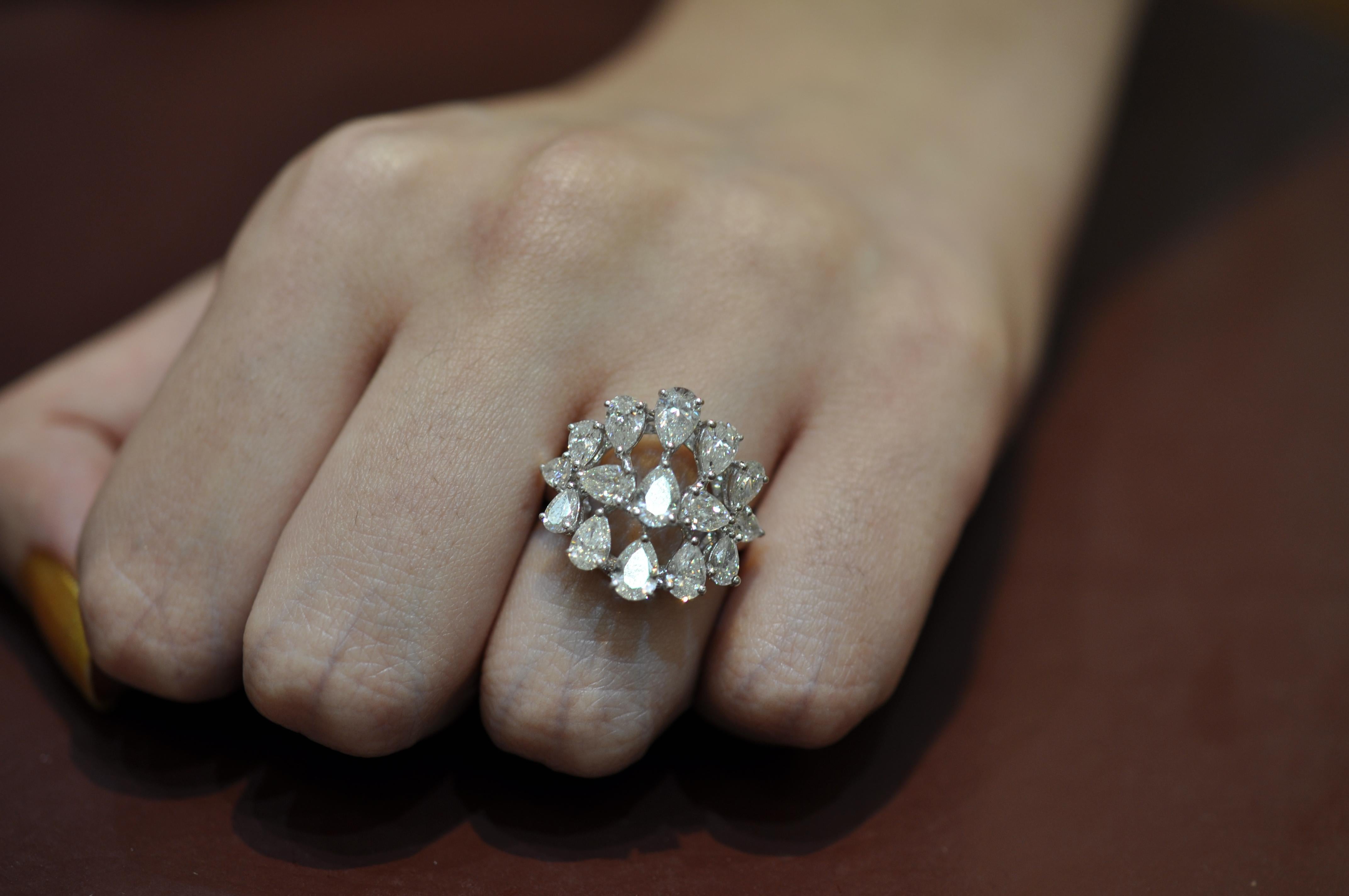 Amwaj Jewelry White Diamond Ring in 18 Karat White Gold In New Condition In Abu Dhabi, Abu Dhabi