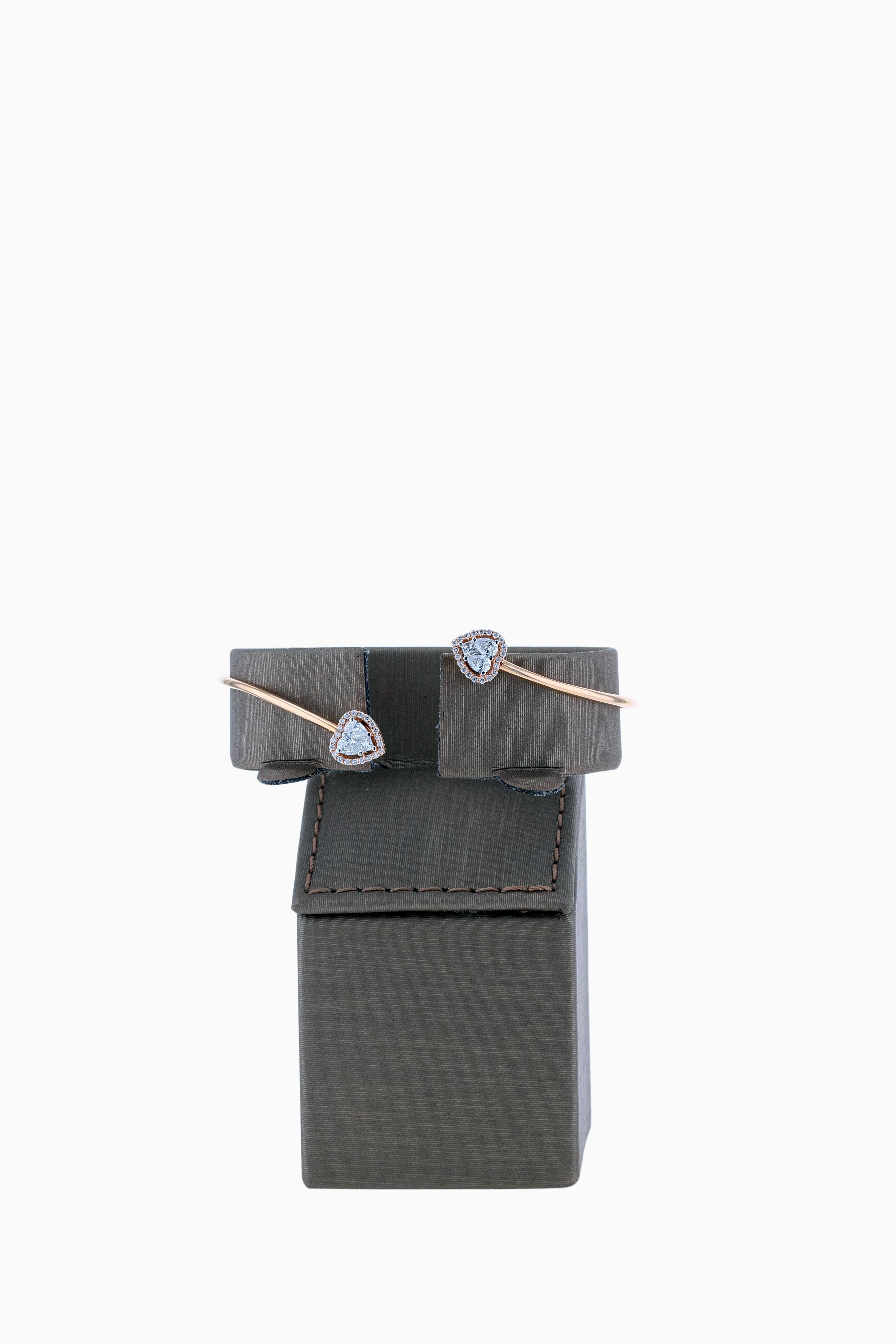 Amwaj 18 Karat Roségold-Armband mit Diamanten im Zustand „Neu“ im Angebot in Abu Dhabi, Abu Dhabi