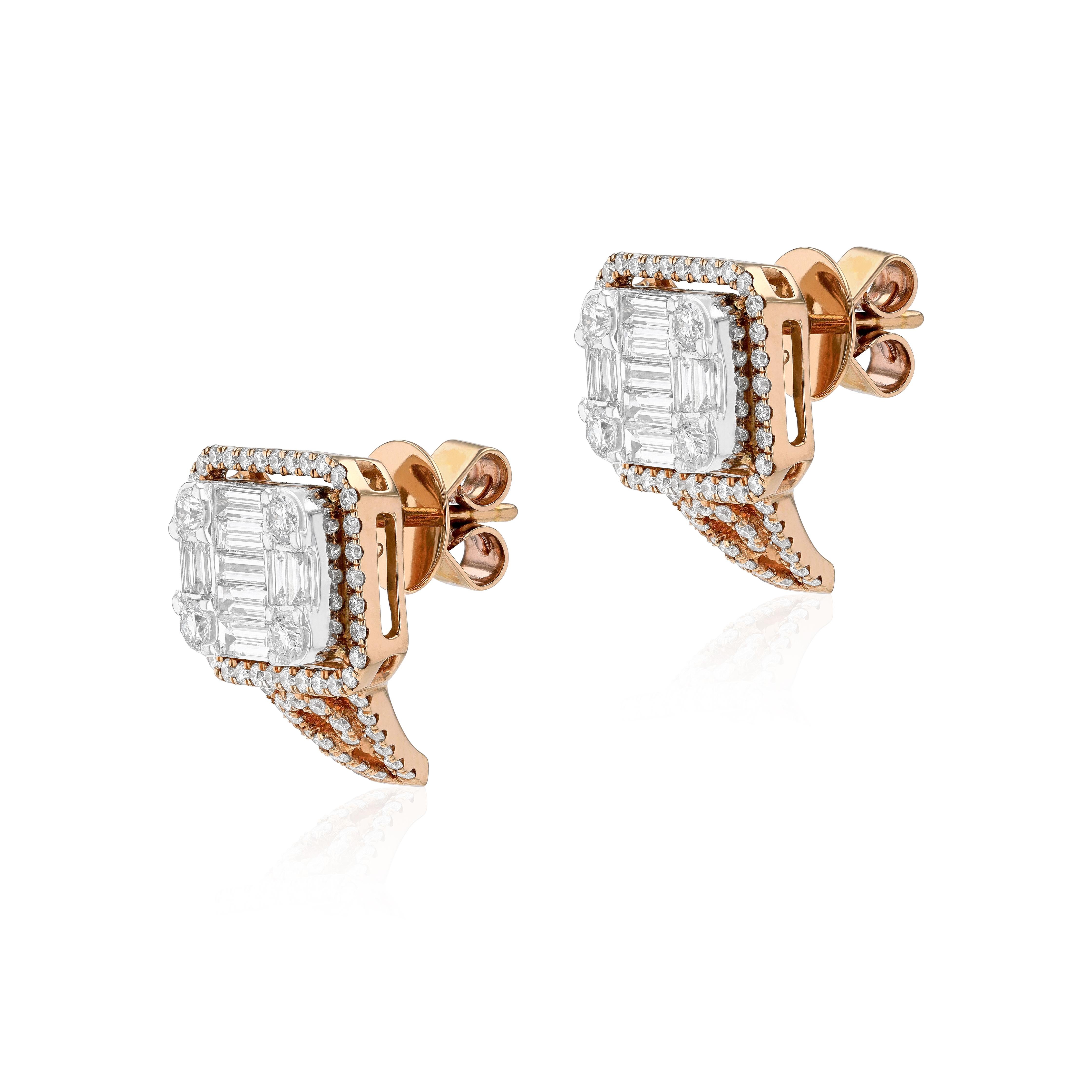 Boucles d'oreilles uniques et artistiques en or rose 18 carats de la marque Amwaj avec diamants ronds et baguettes. Ces boucles d'oreilles sont une pièce emblématique d'un clin d'œil au goût raffiné. La pierre centrale entourée d'un halo de diamants